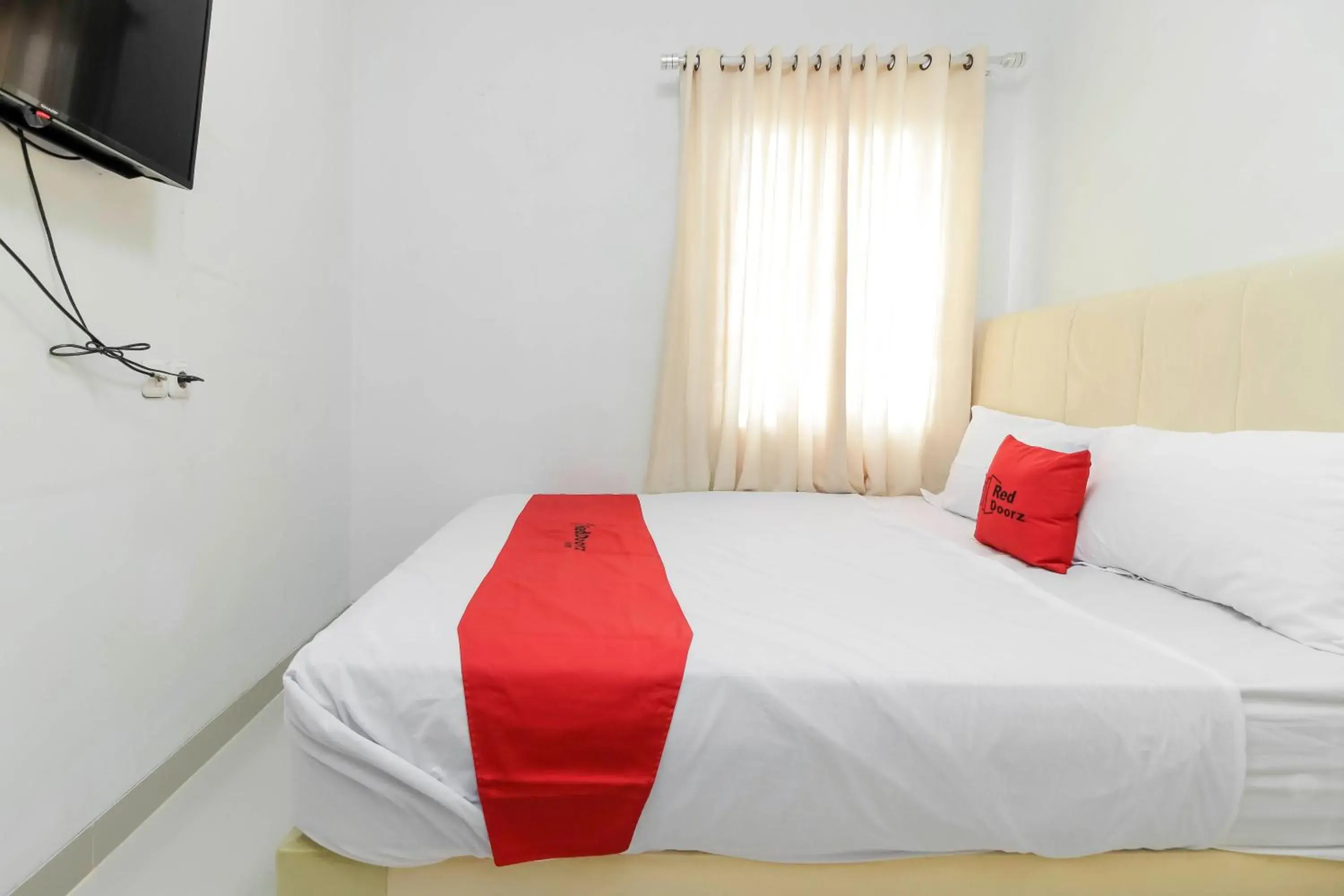 Bedroom, Bed in RedDoorz near Siloam Hospital Palembang Bedroom, Bed in RedDoorz near Siloam Hospital Palembang