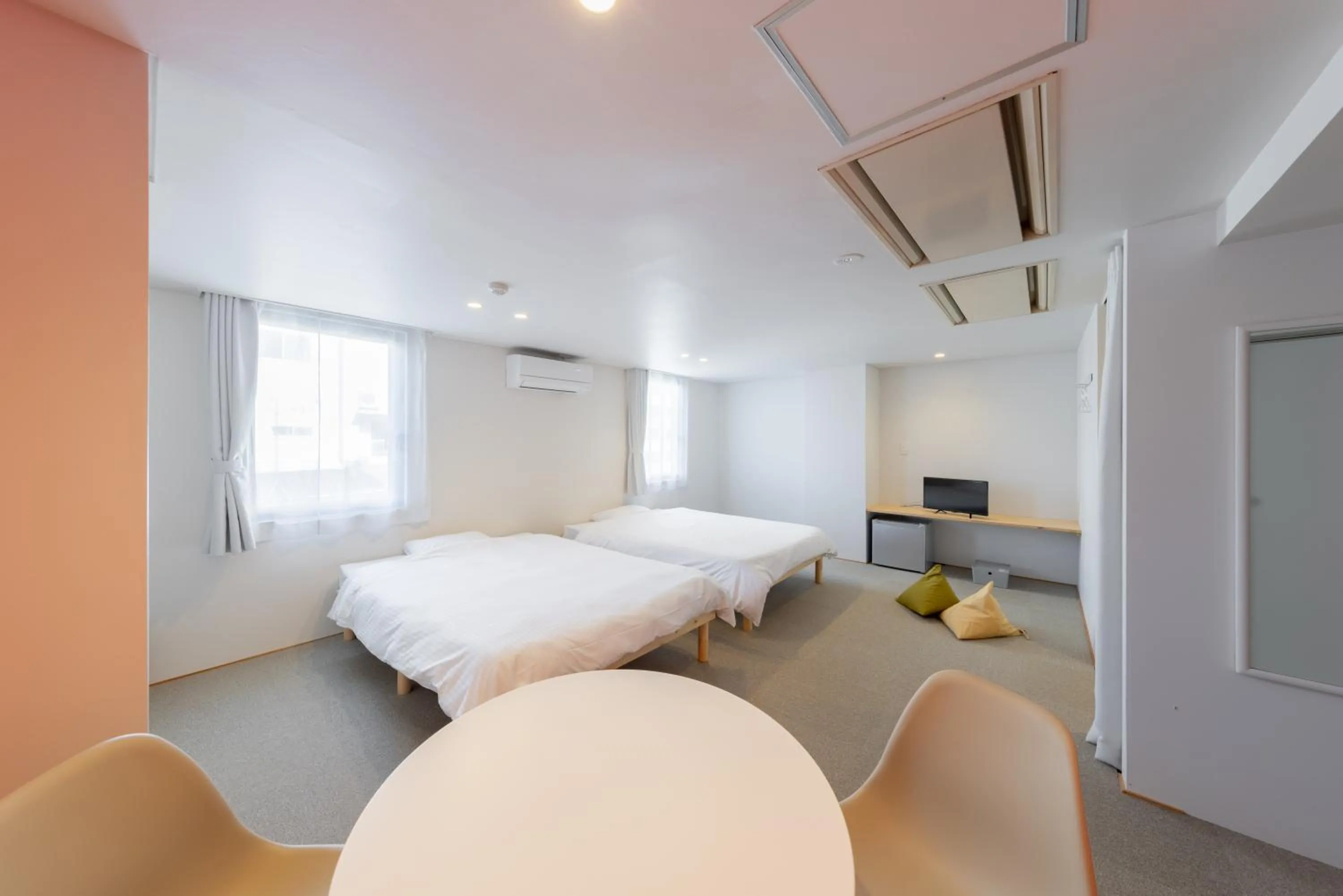 Photo of the whole room, Bed in Crasco TABI-NE