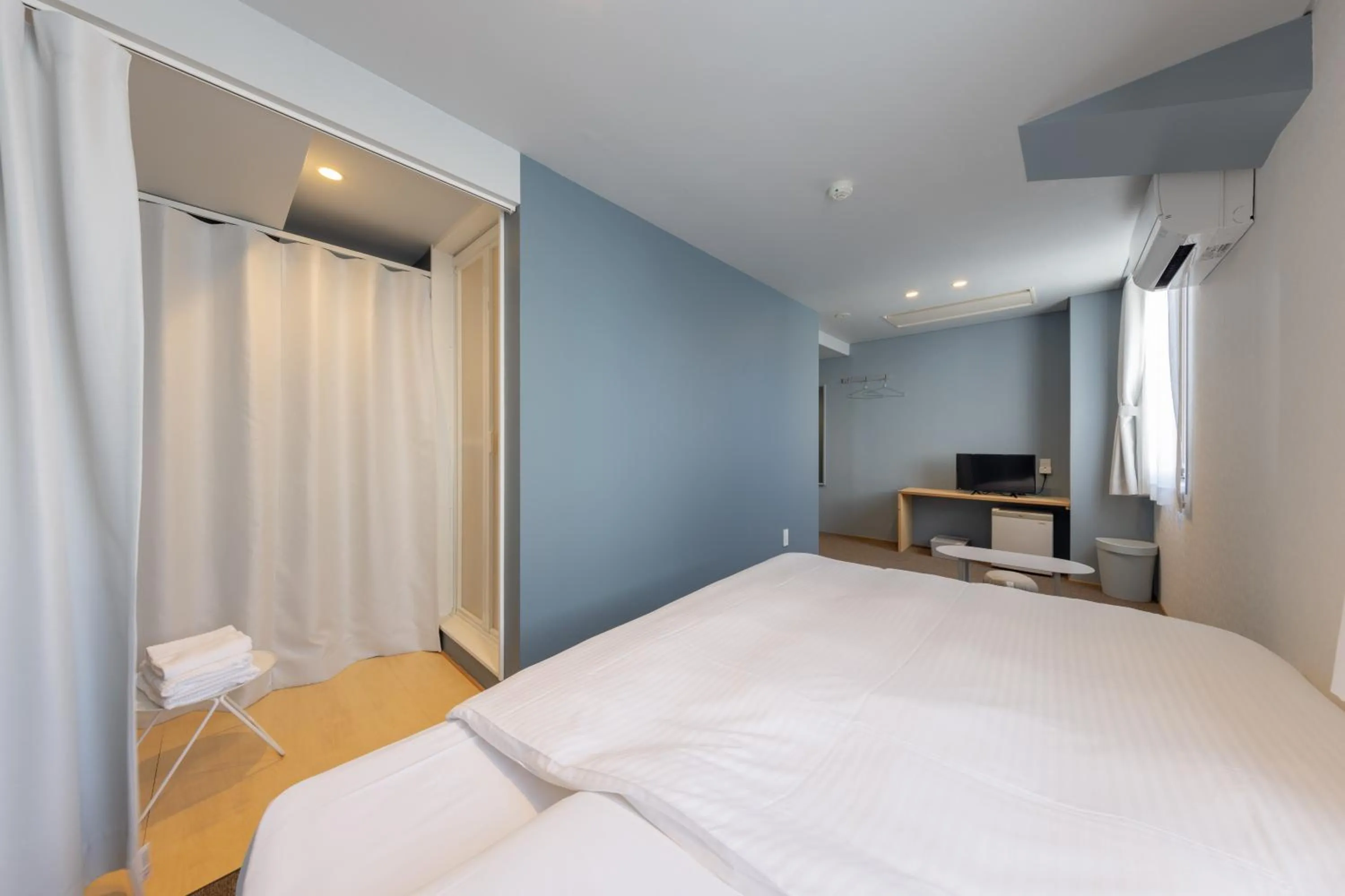 Photo of the whole room, Bed in Crasco TABI-NE