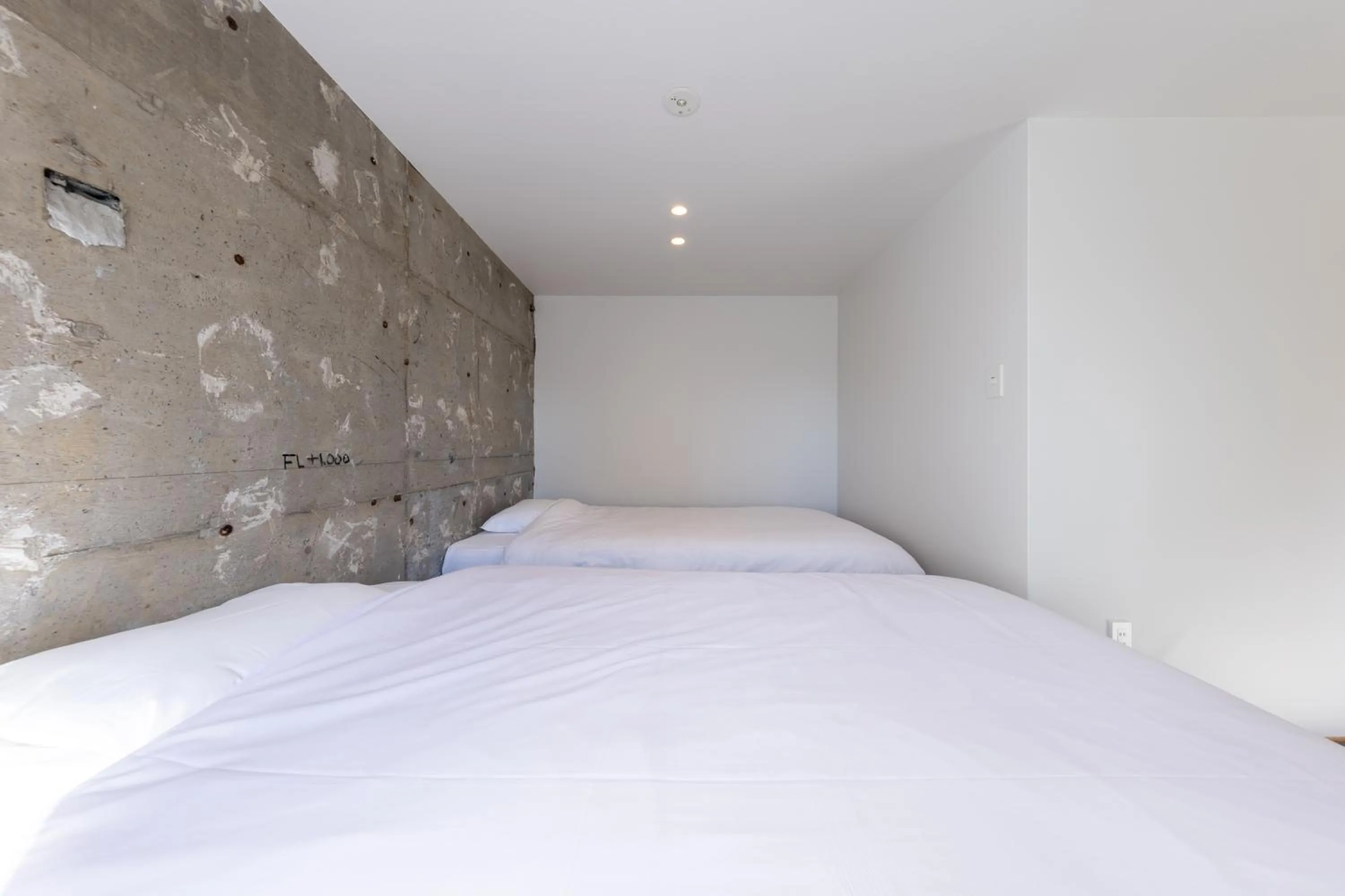 Photo of the whole room, Bed in Crasco TABI-NE