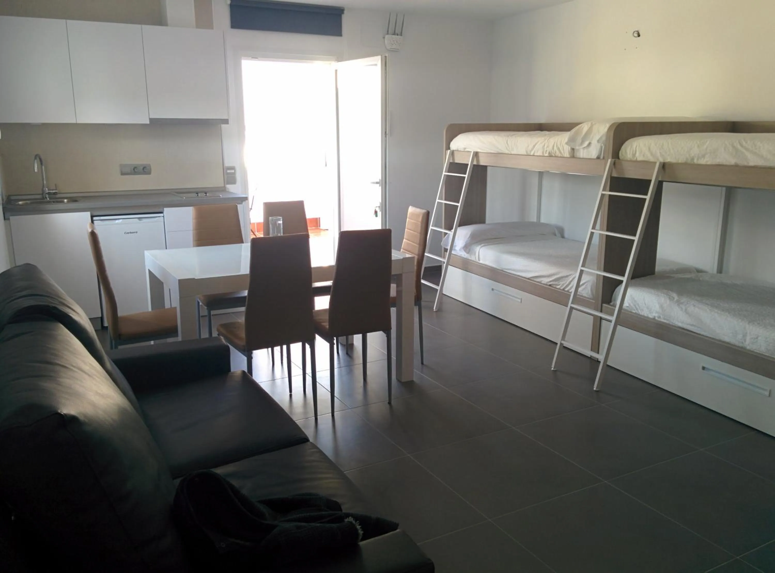 Dining area, Bed in Hotel Restaurante El Corte