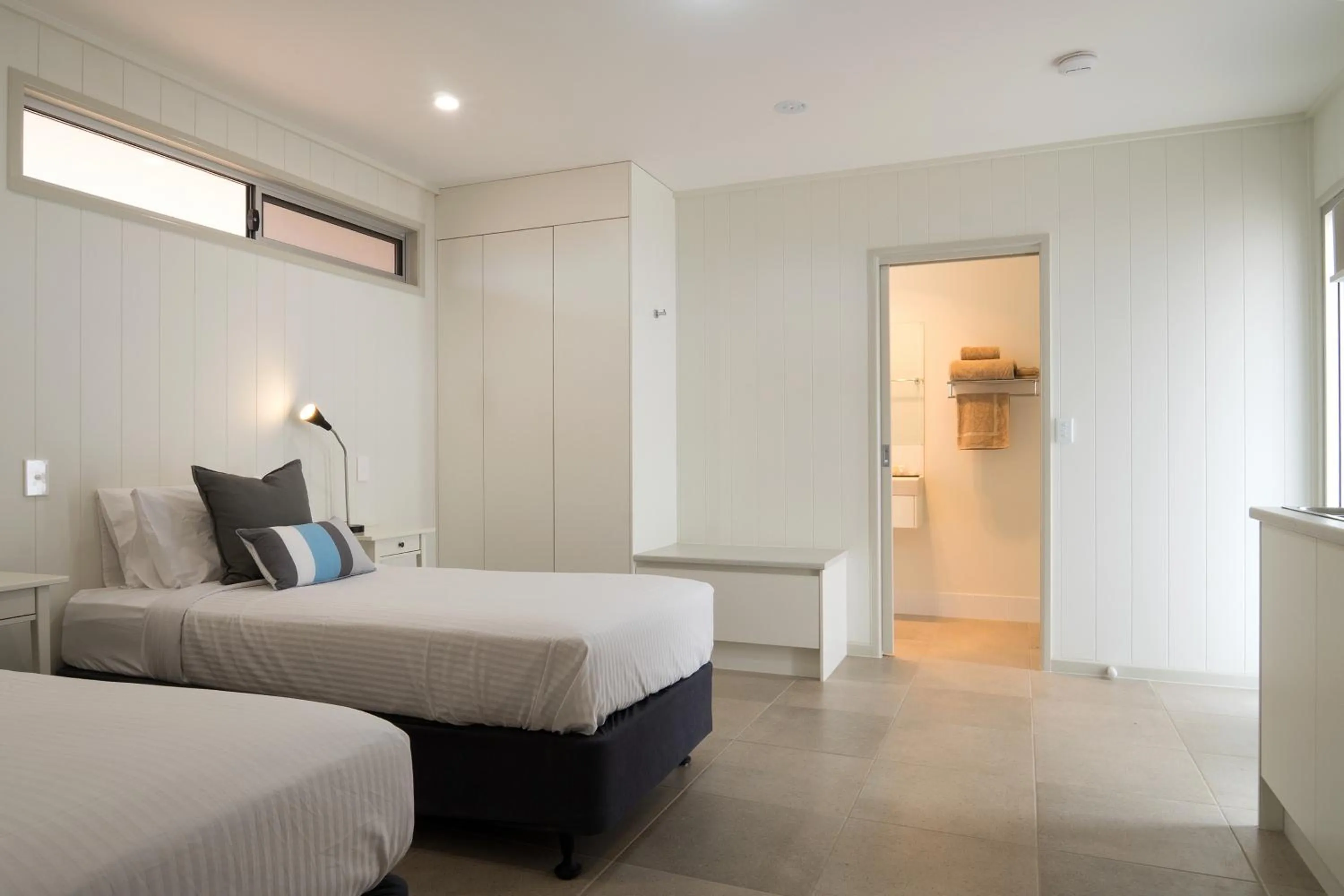 Bathroom, Bed in Cooper's Country Lodge