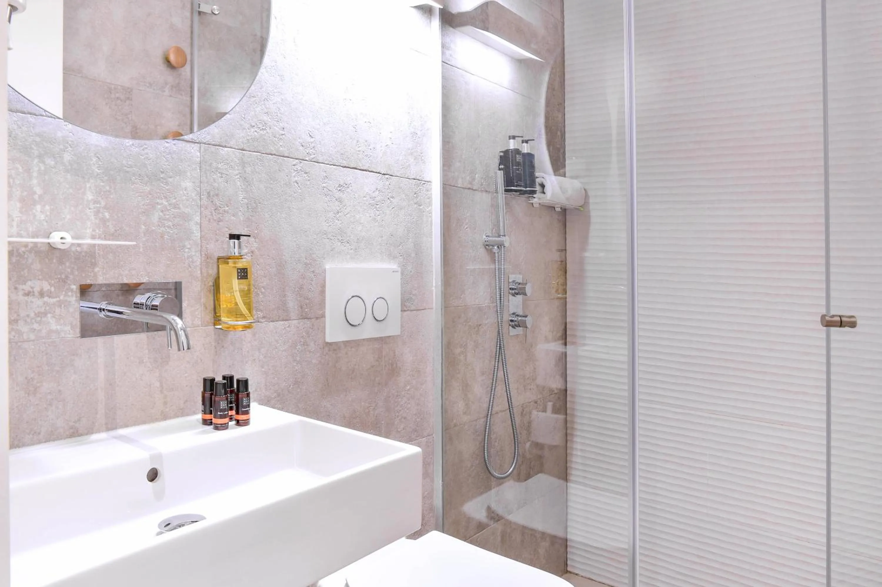 Shower in My Story Hotel Tejo
