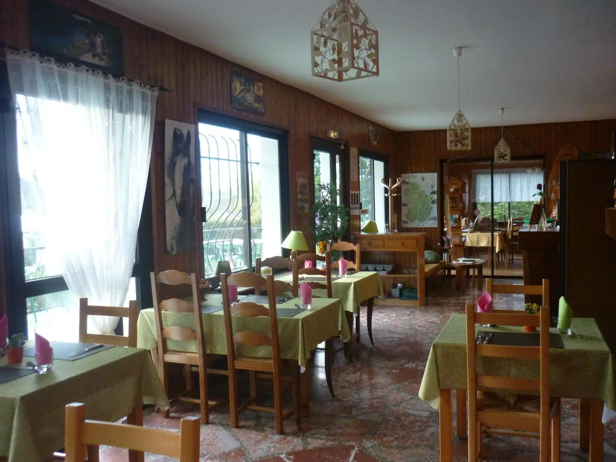 Restaurant/places to eat in Hotel Restaurant La Chaumiere du Lac