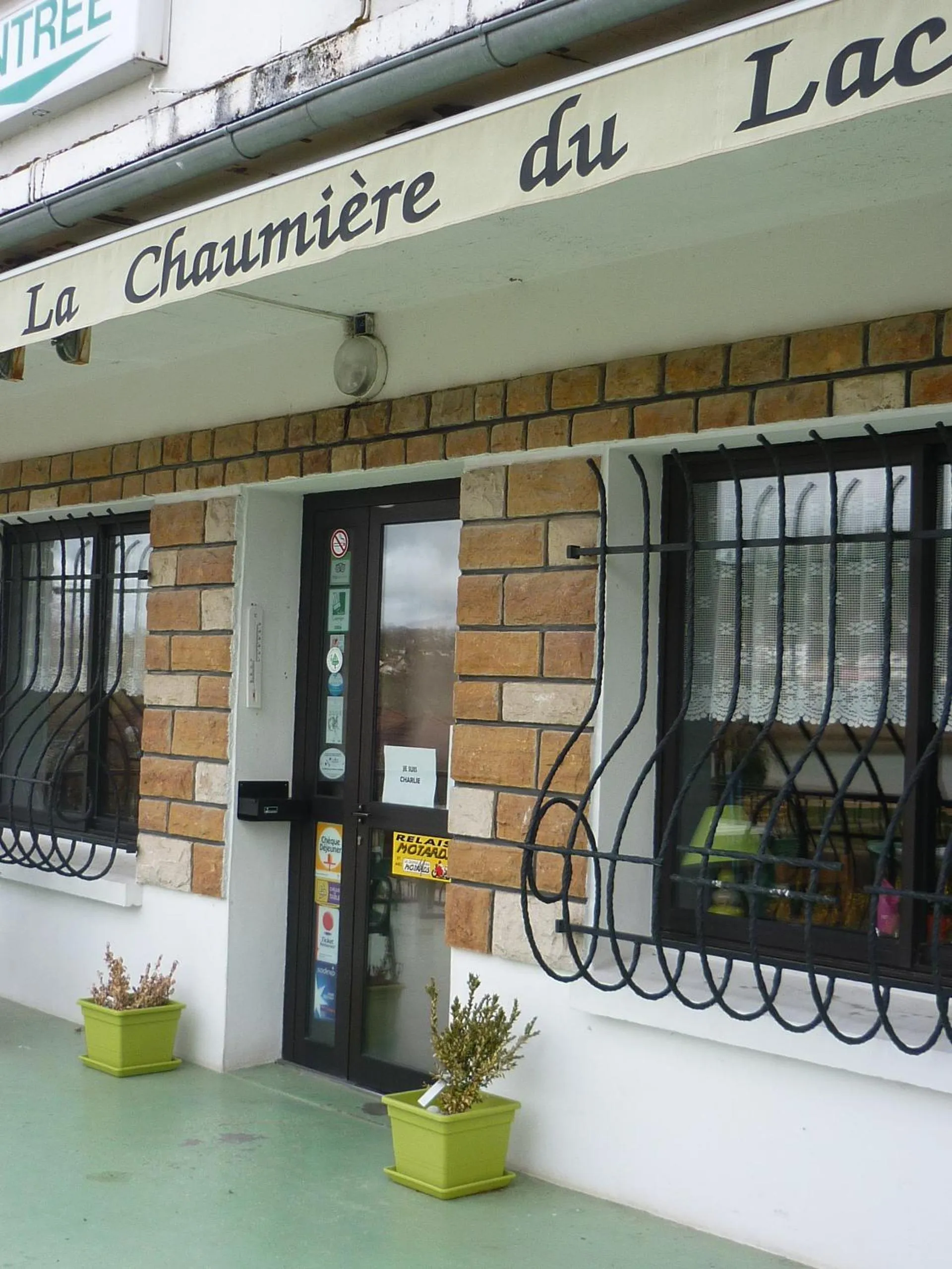 Facade/entrance in Hotel Restaurant La Chaumiere du Lac