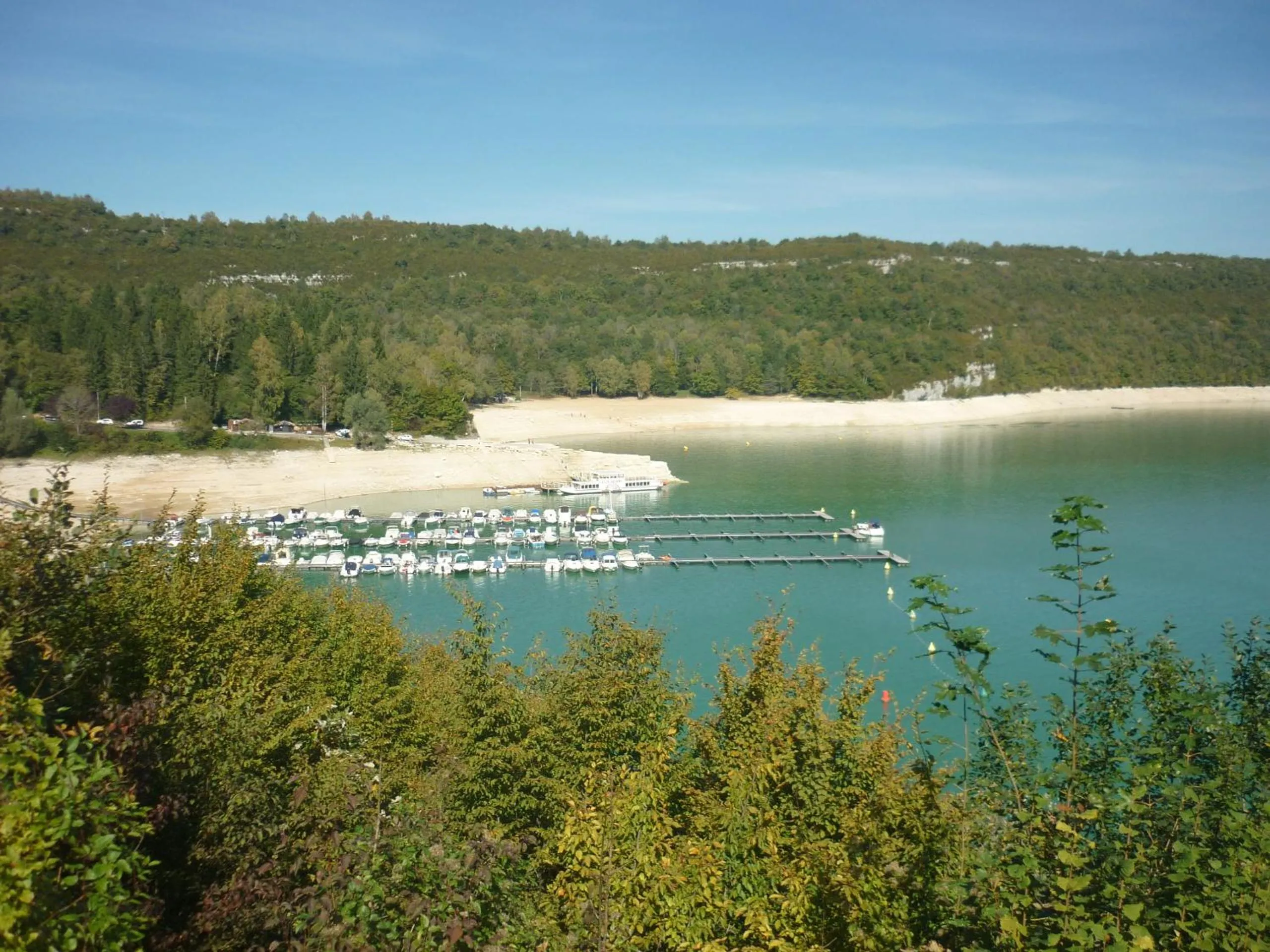 Nearby landmark in Hotel Restaurant La Chaumiere du Lac