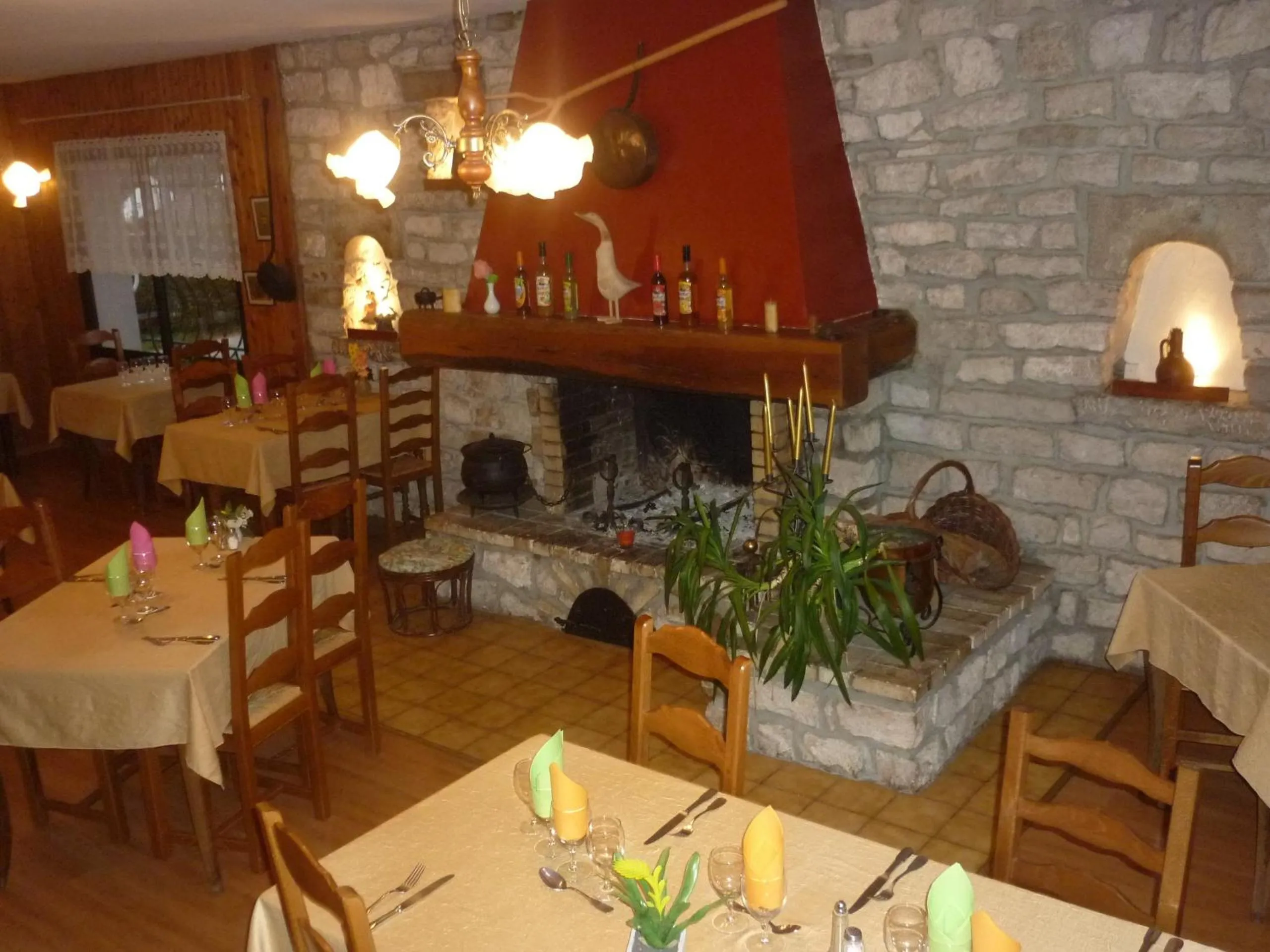 Restaurant/places to eat in Hotel Restaurant La Chaumiere du Lac