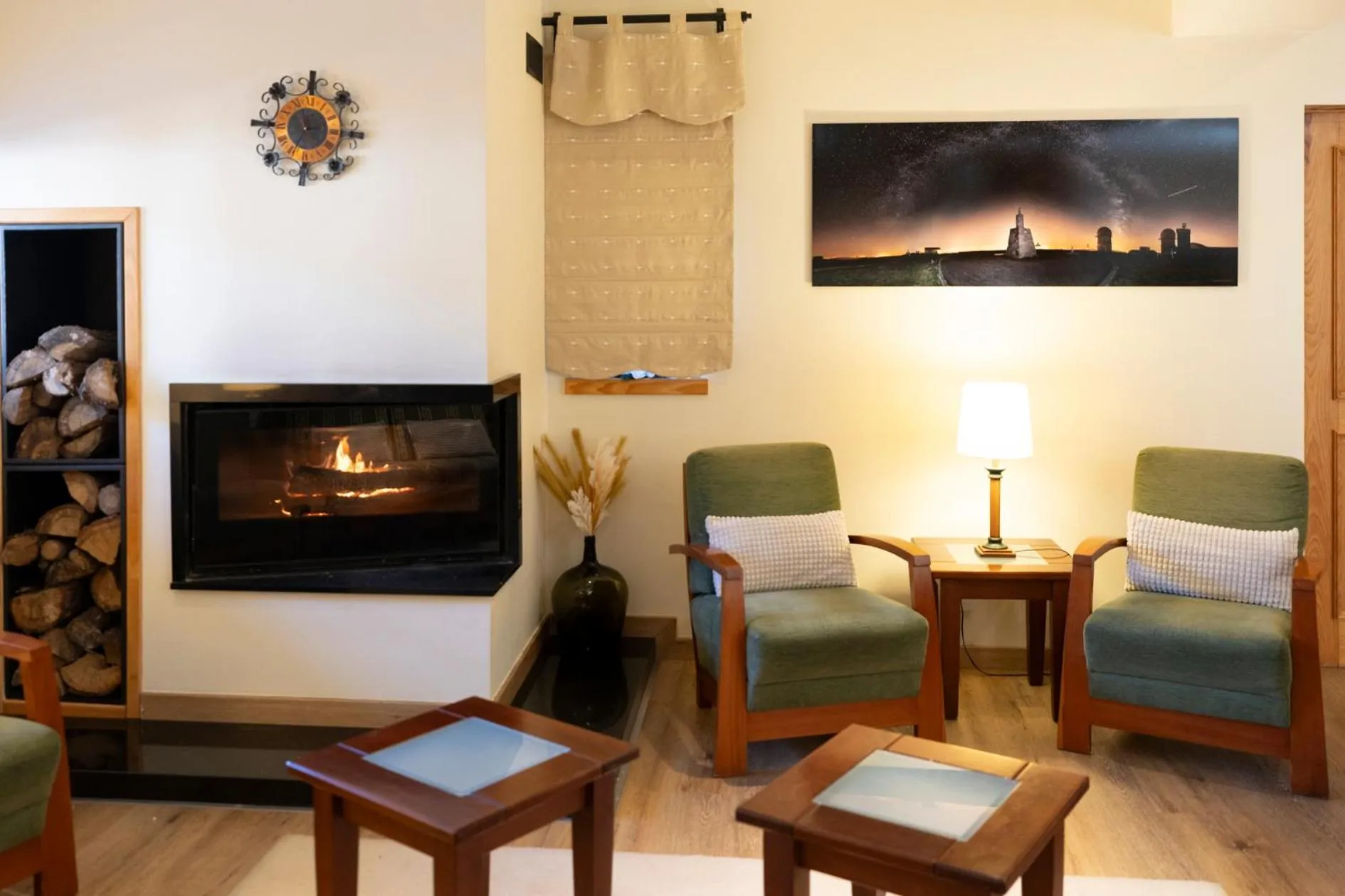 Communal lounge/ TV room in Hotel Berne