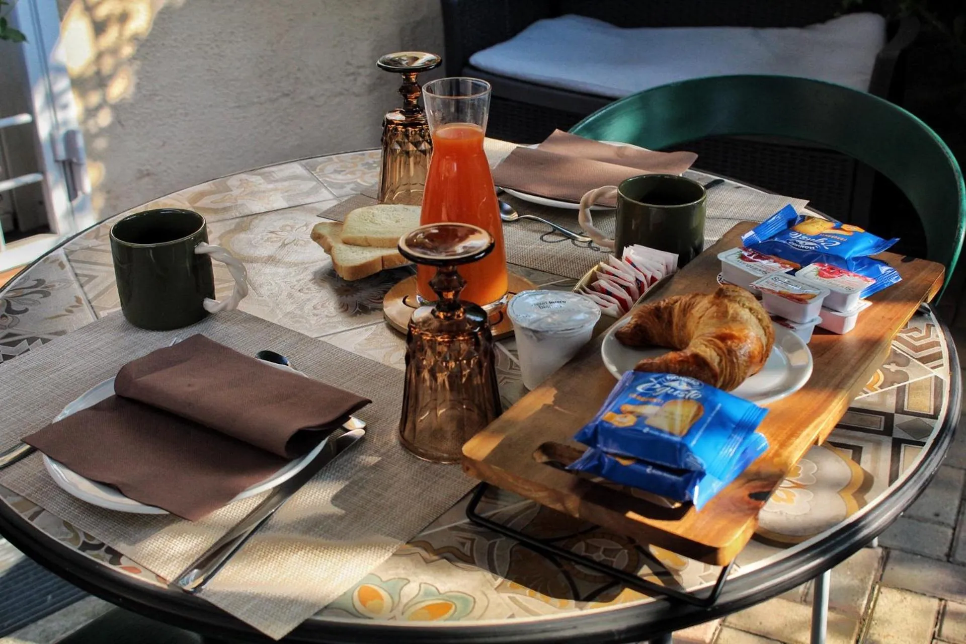 Breakfast in Baby Hotel