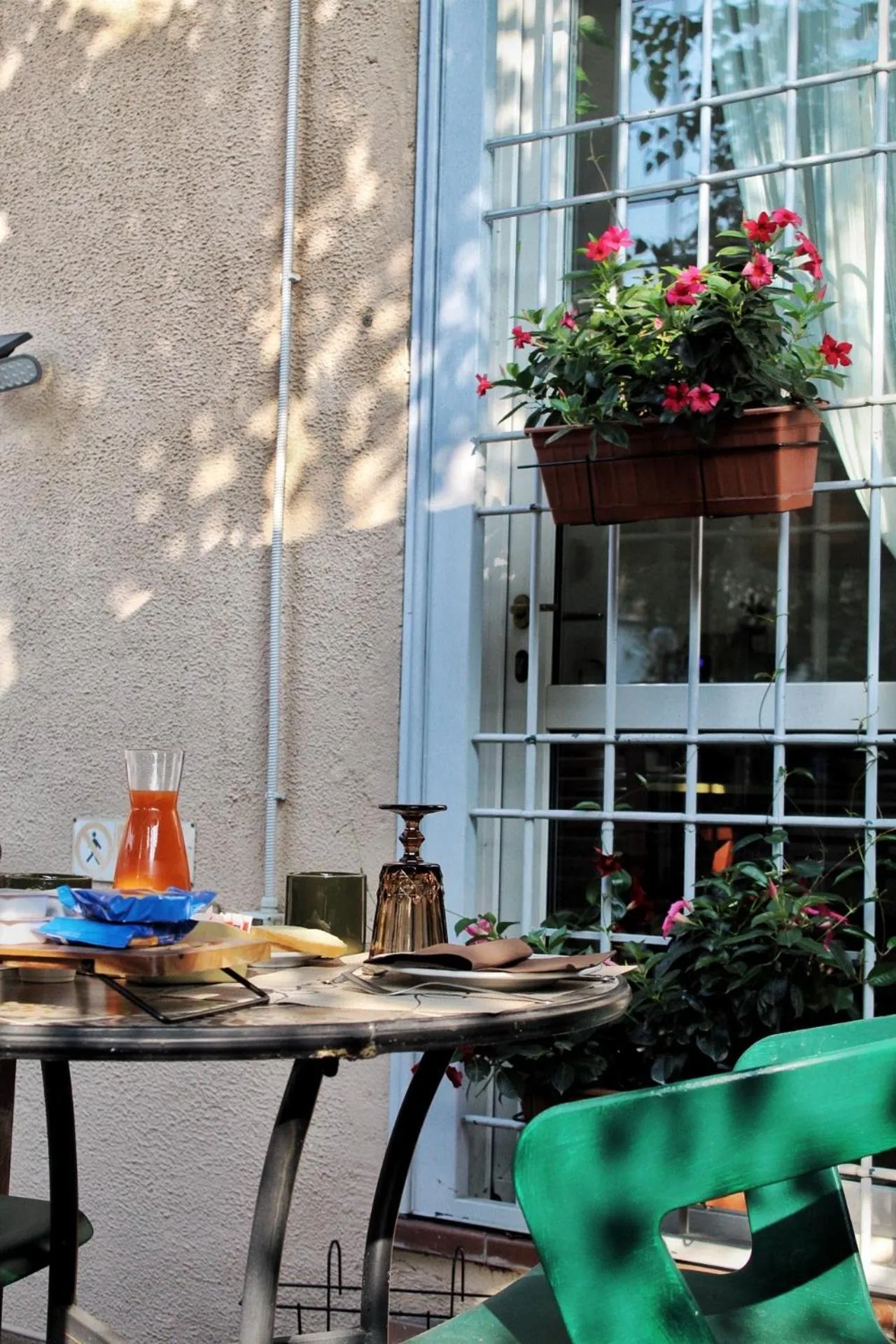 Breakfast in Baby Hotel