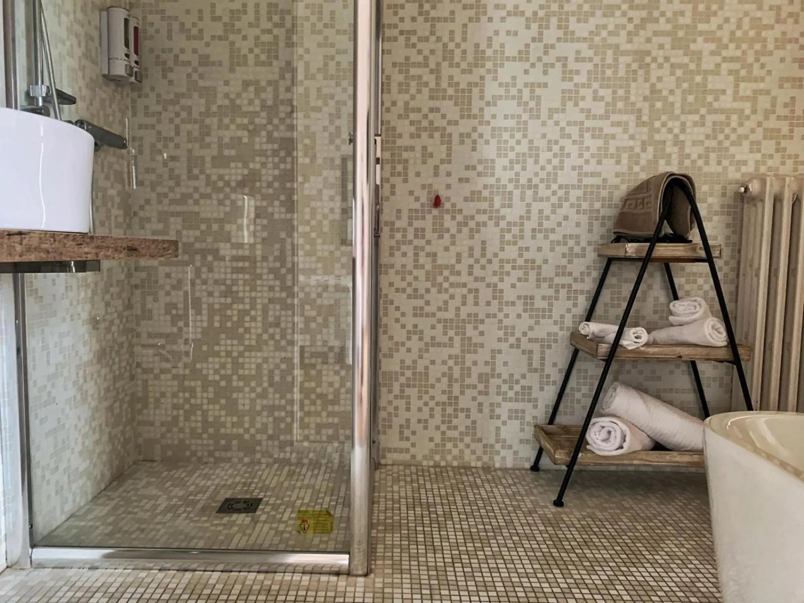 Shower in Baby Hotel