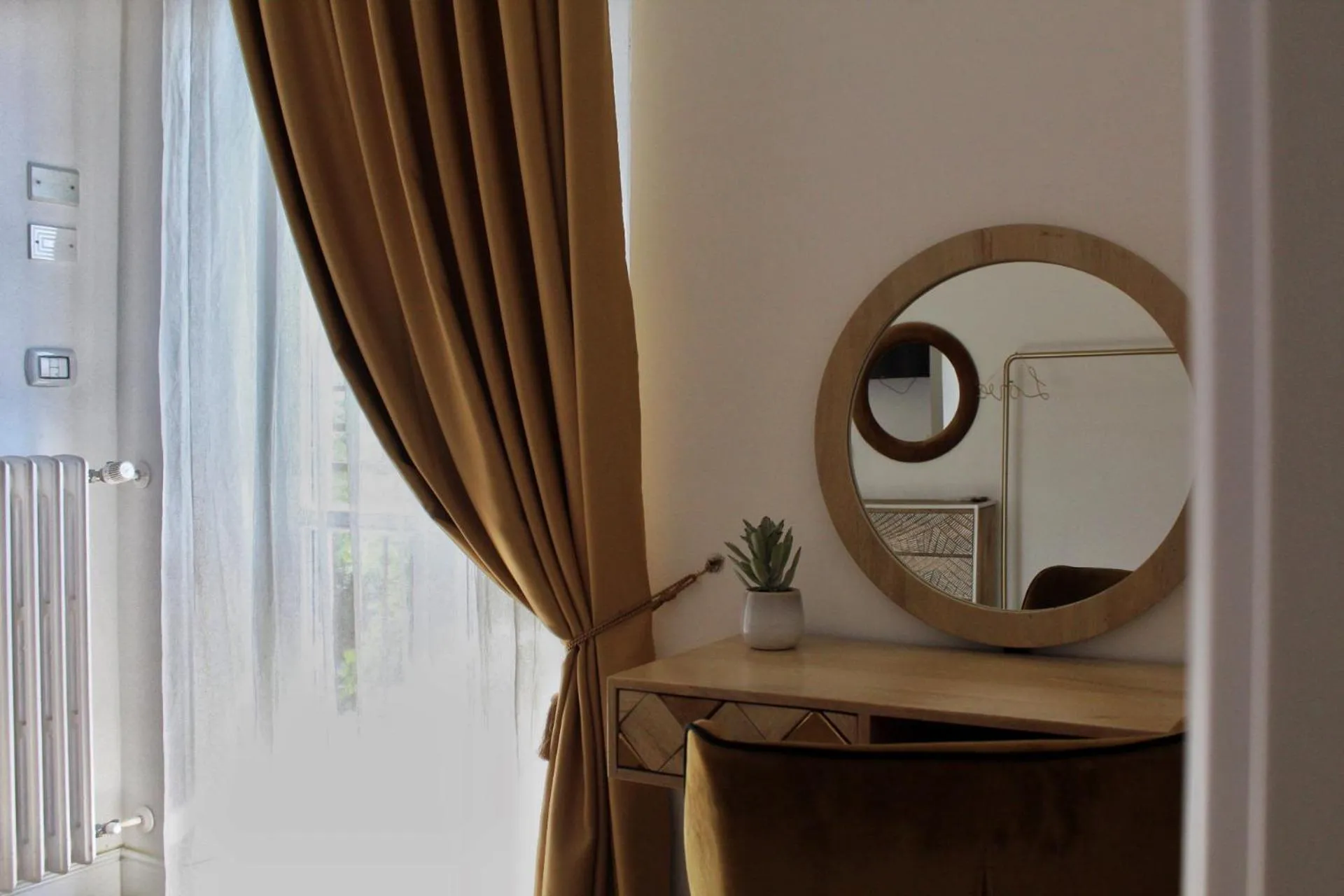 Decorative detail in Baby Hotel