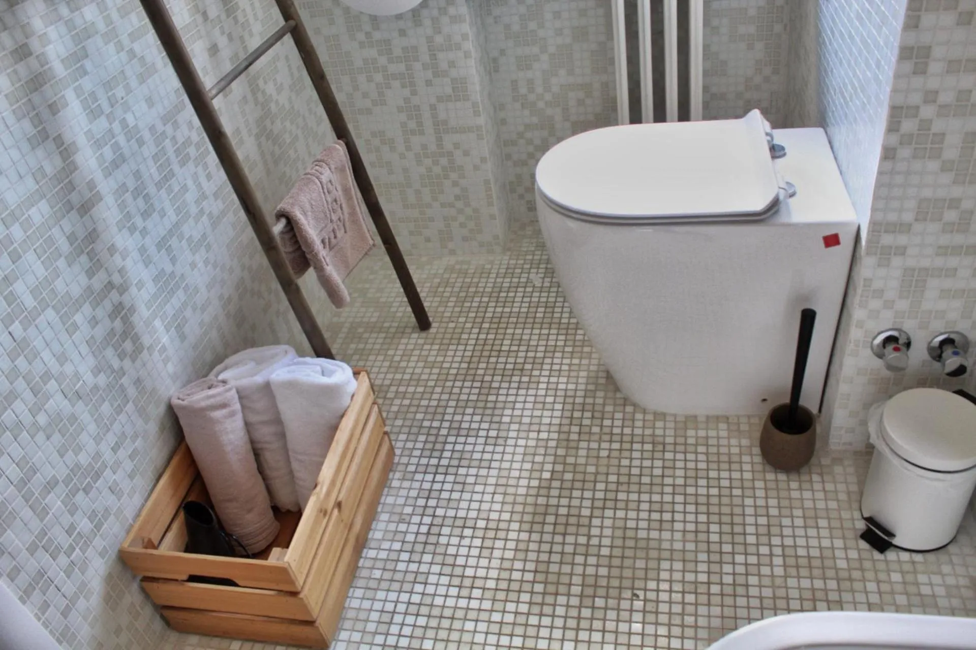 Shower in Baby Hotel