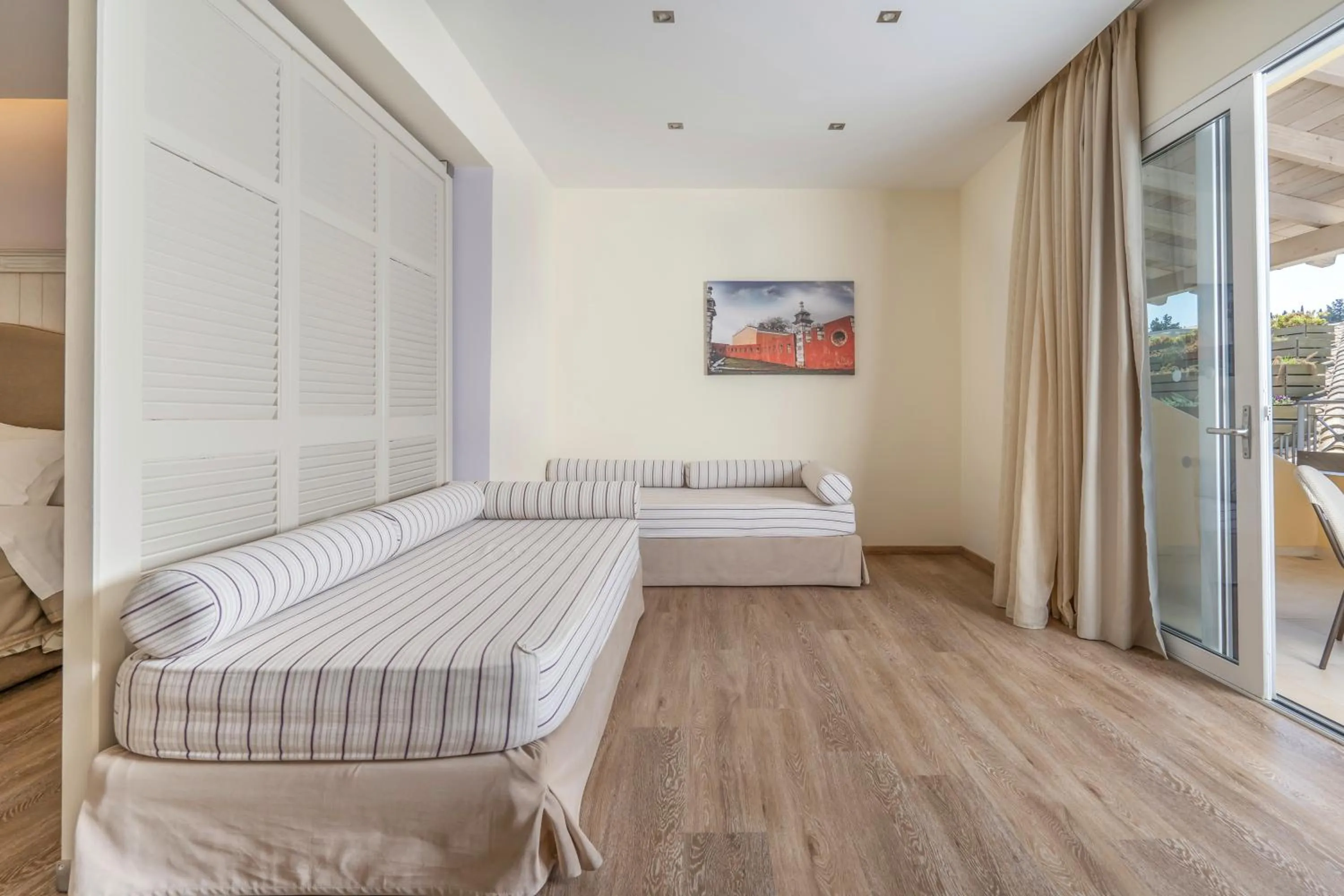 Living room, Bed in Art Hotel Debono