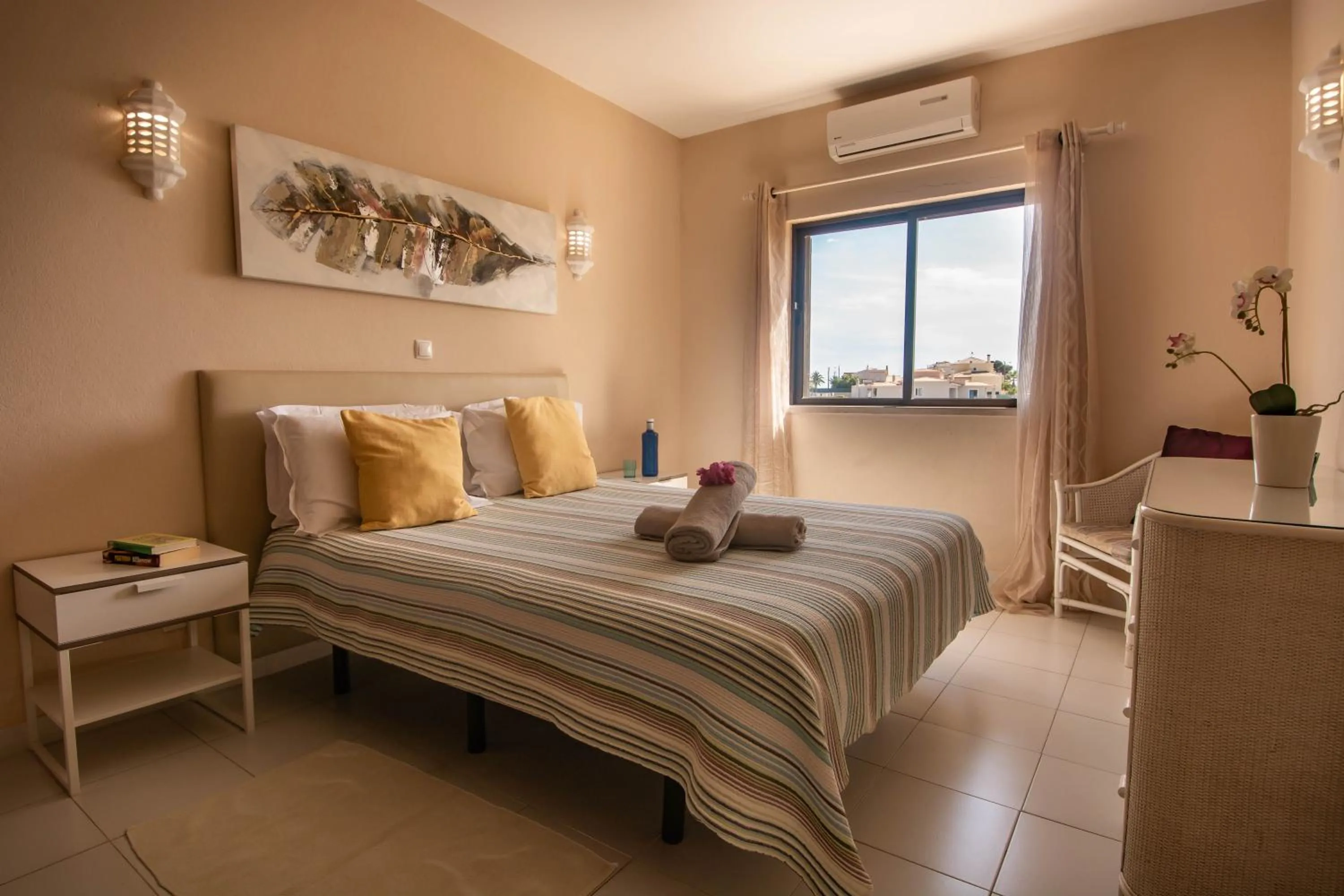 Bedroom, Bed in Monte Dourado