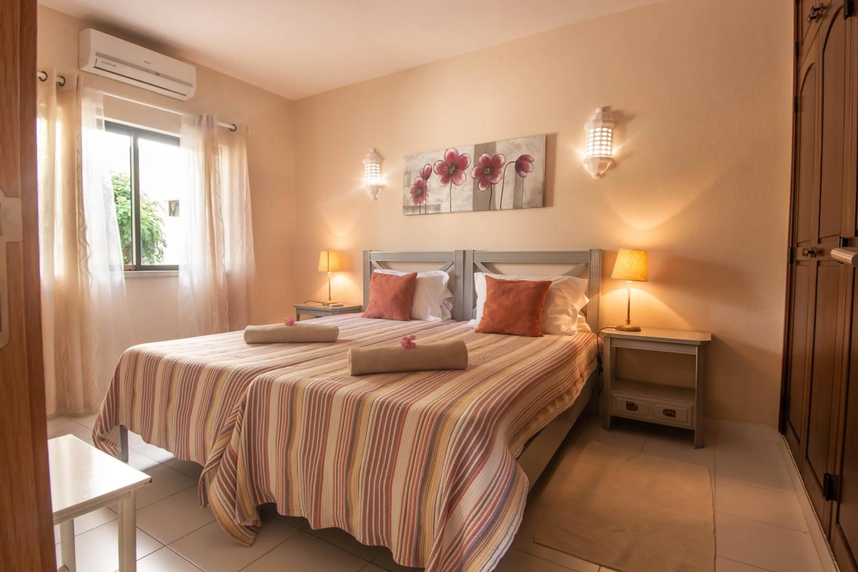 Bedroom, Bed in Monte Dourado