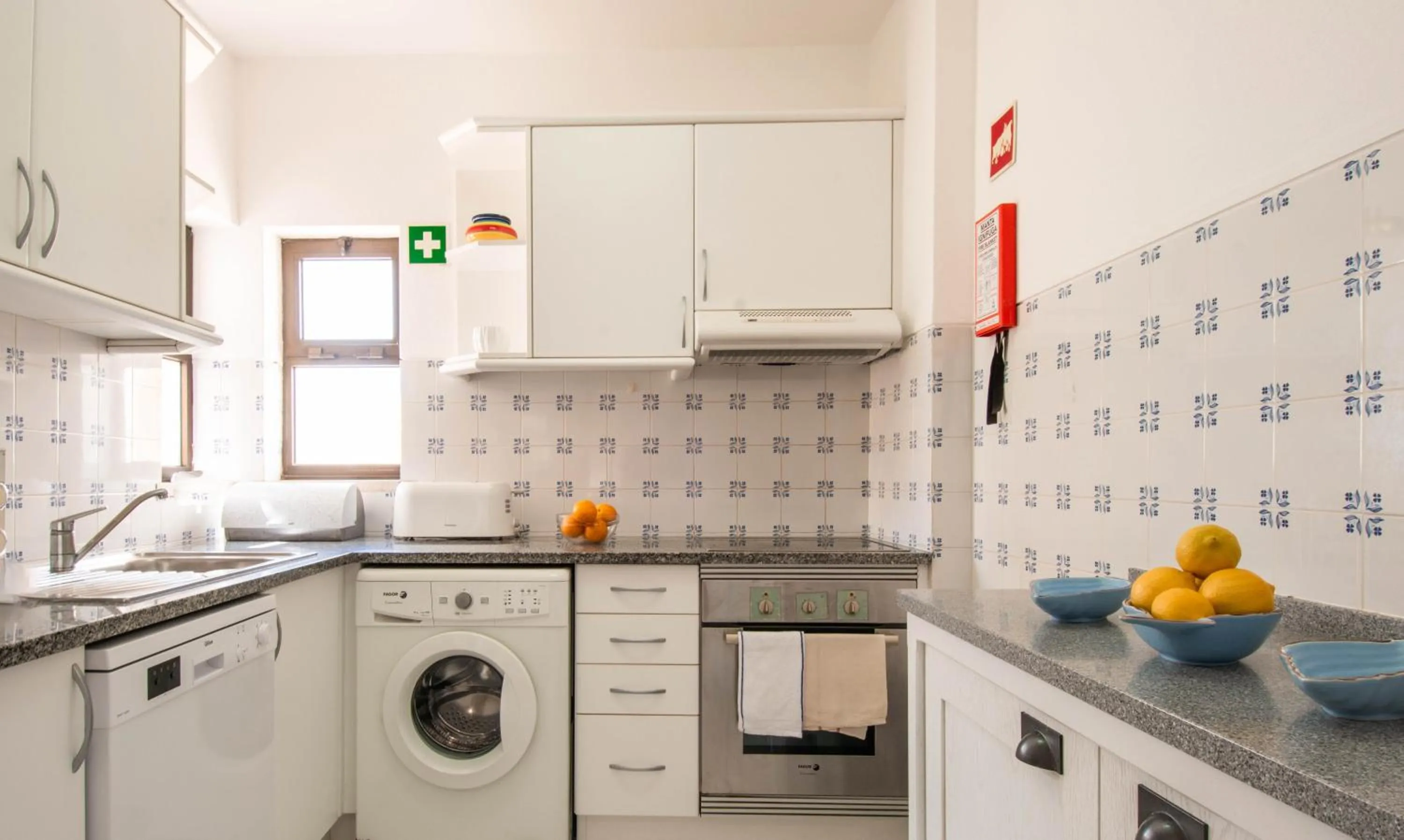 Kitchen or kitchenette in Monte Dourado