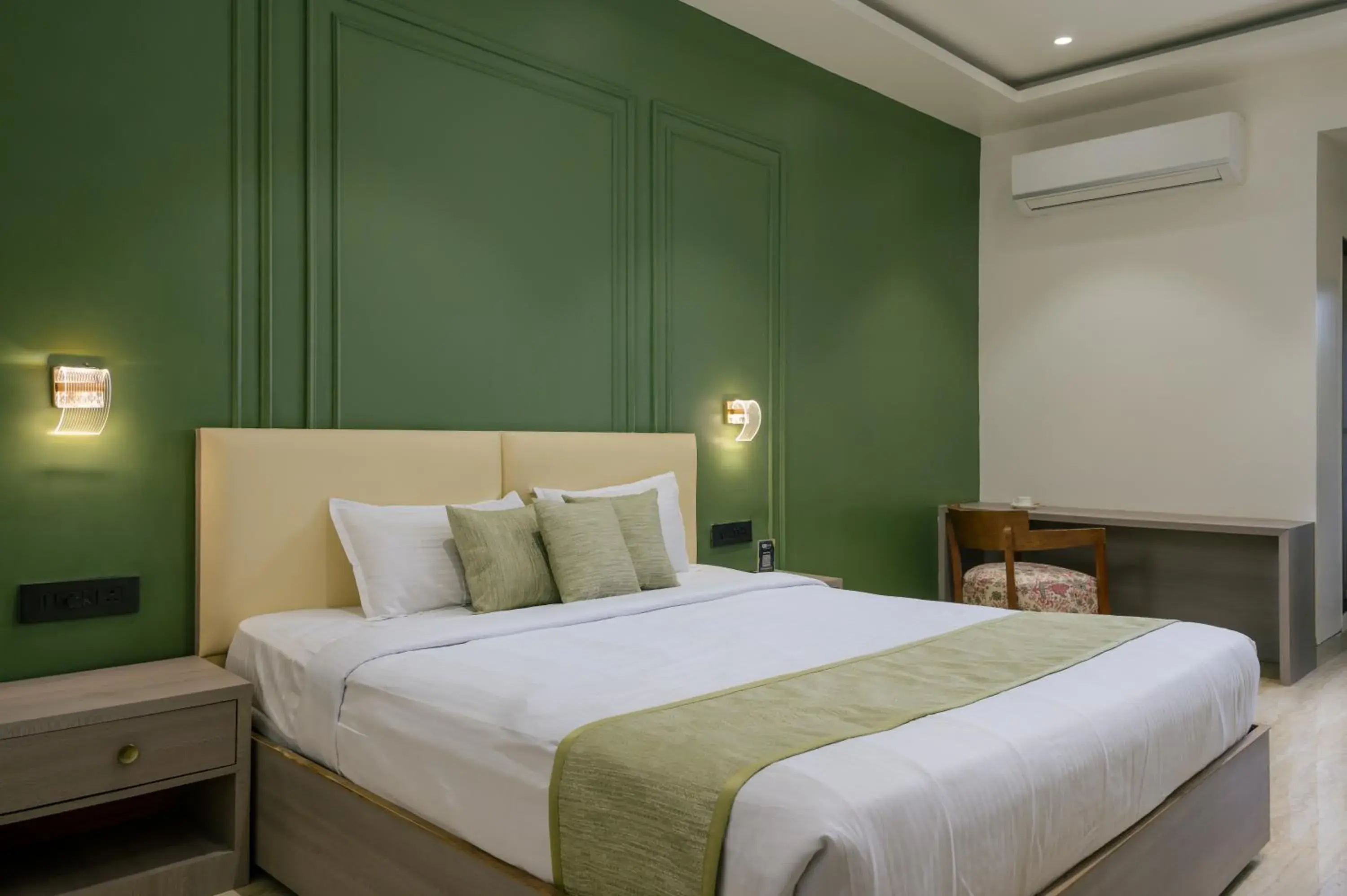 Bedroom, Bed in The Grand Neelam Bedroom, Bed in The Grand Neelam