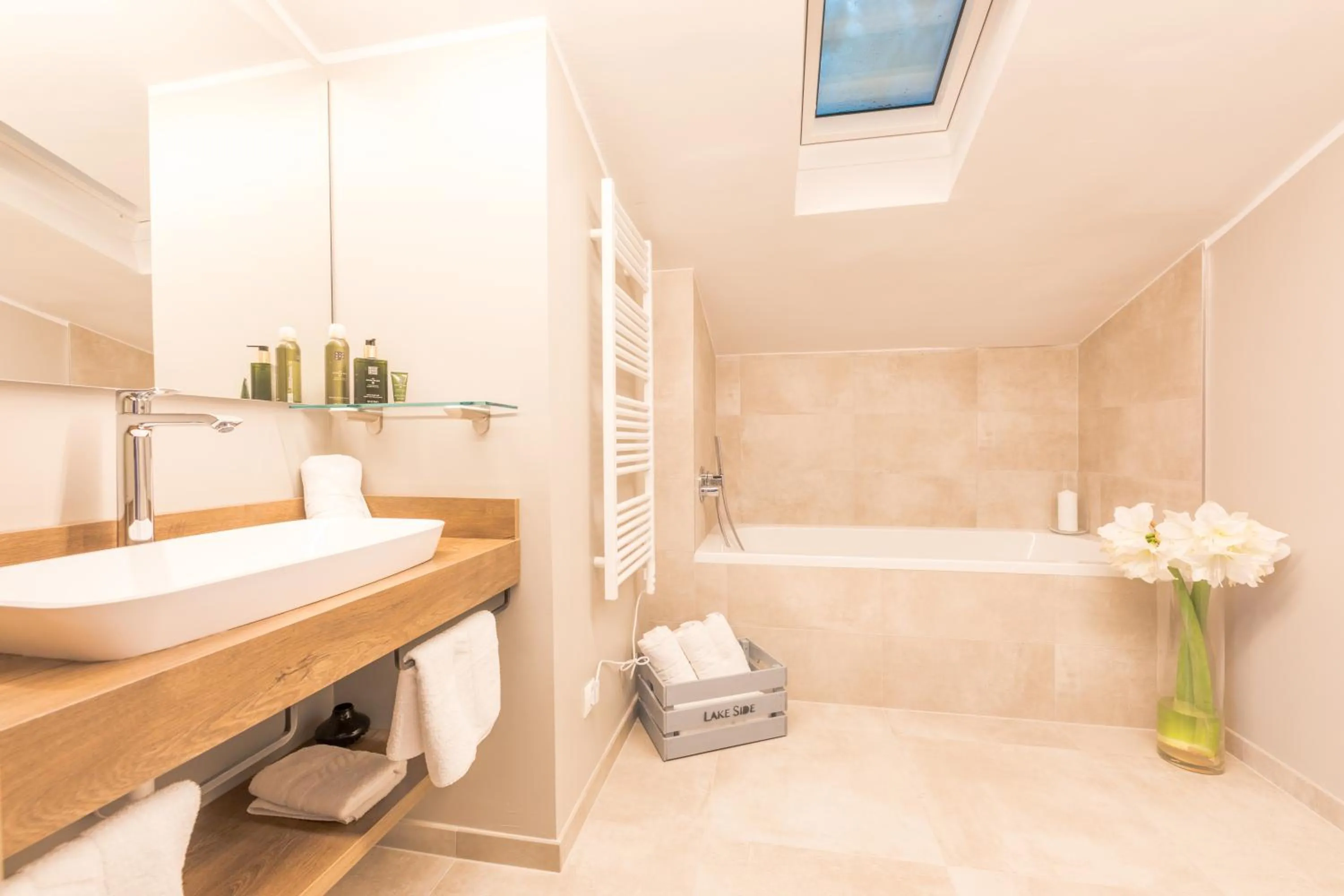 Shower in LakeSide Apartments Seefeld