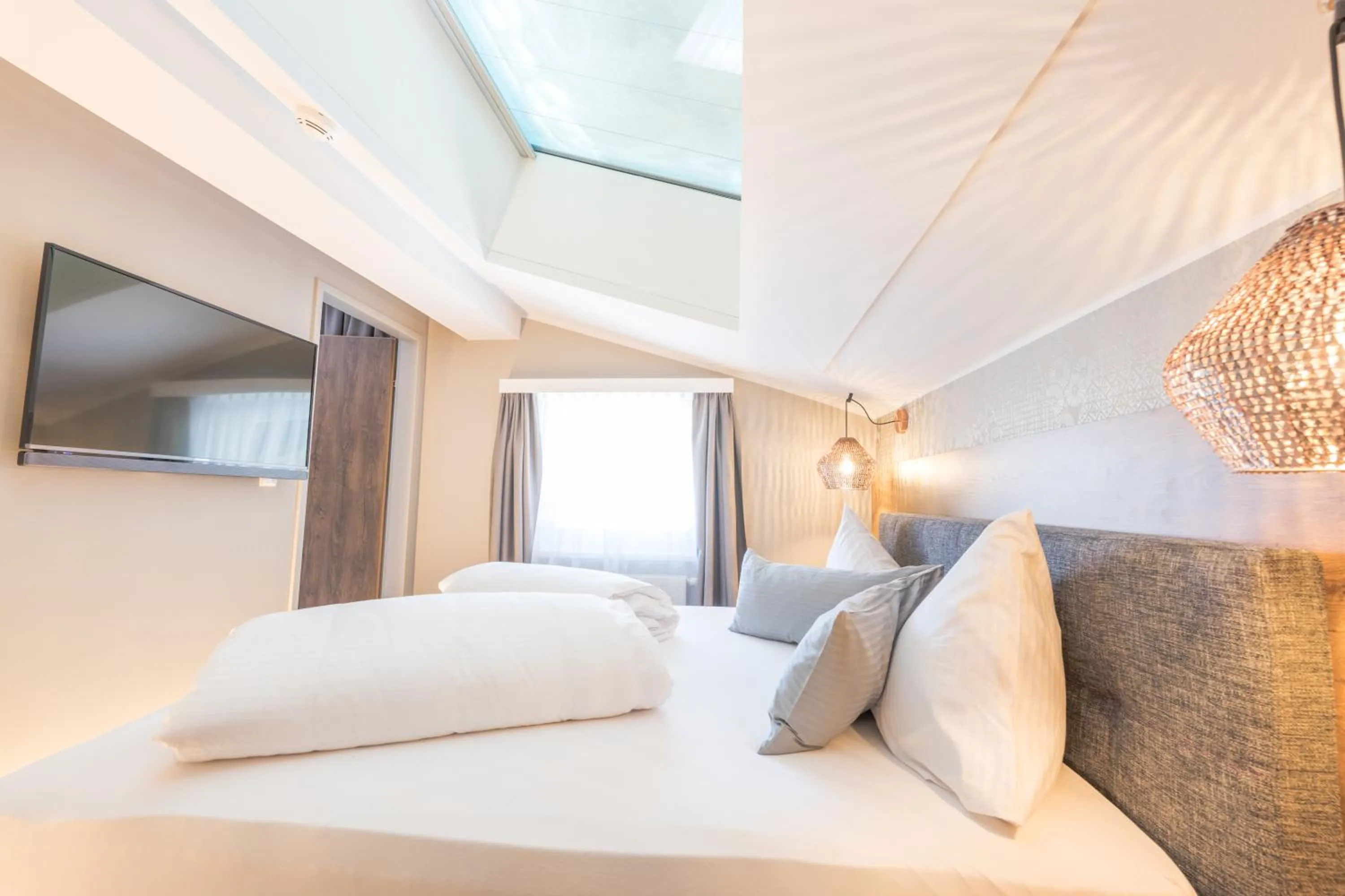 Bedroom, Bed in LakeSide Apartments Seefeld