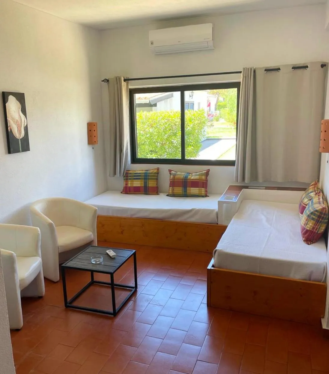 Living room, Bed in Pedras Da Rainha