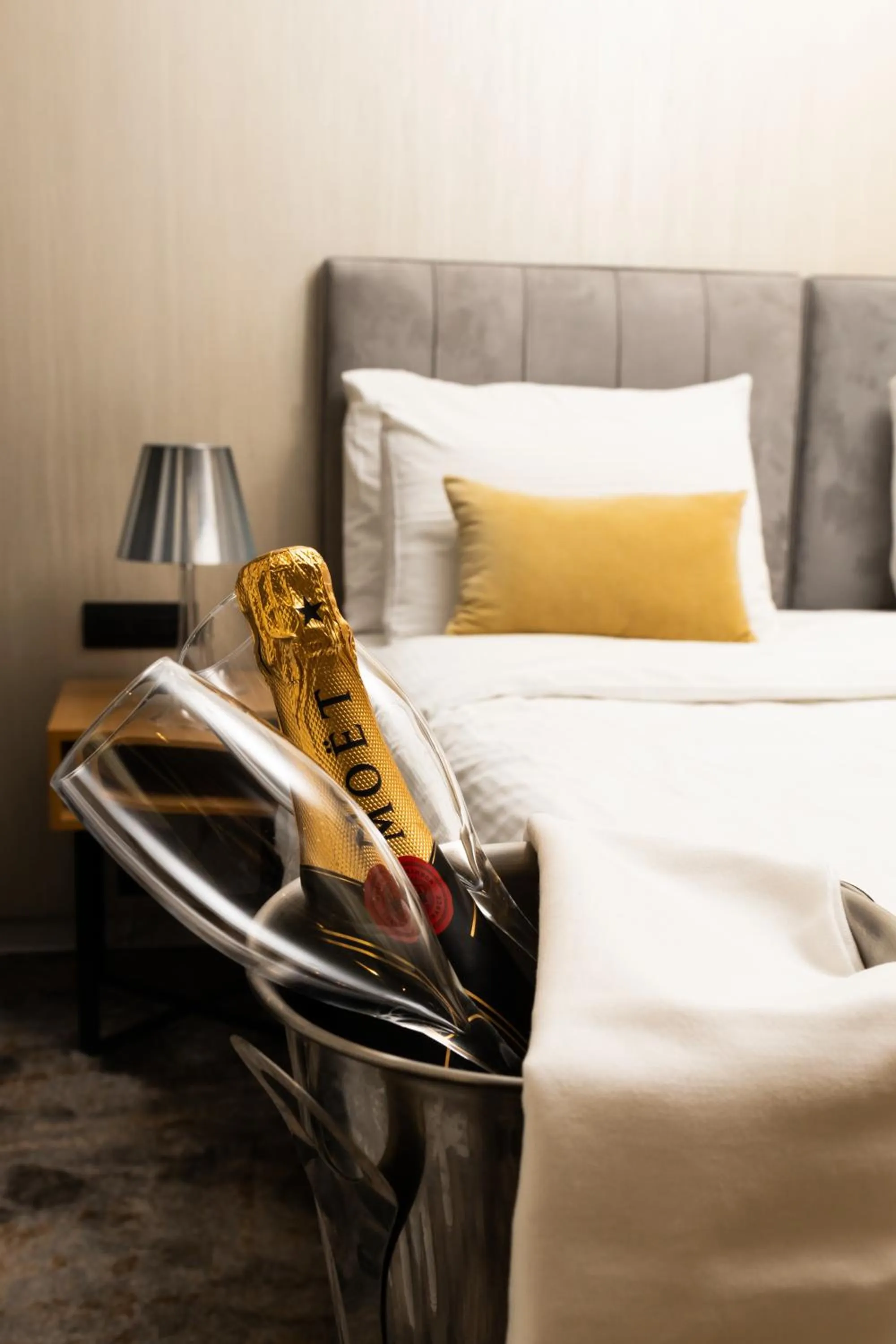 room service, Bed in Boutique Hotel Museum