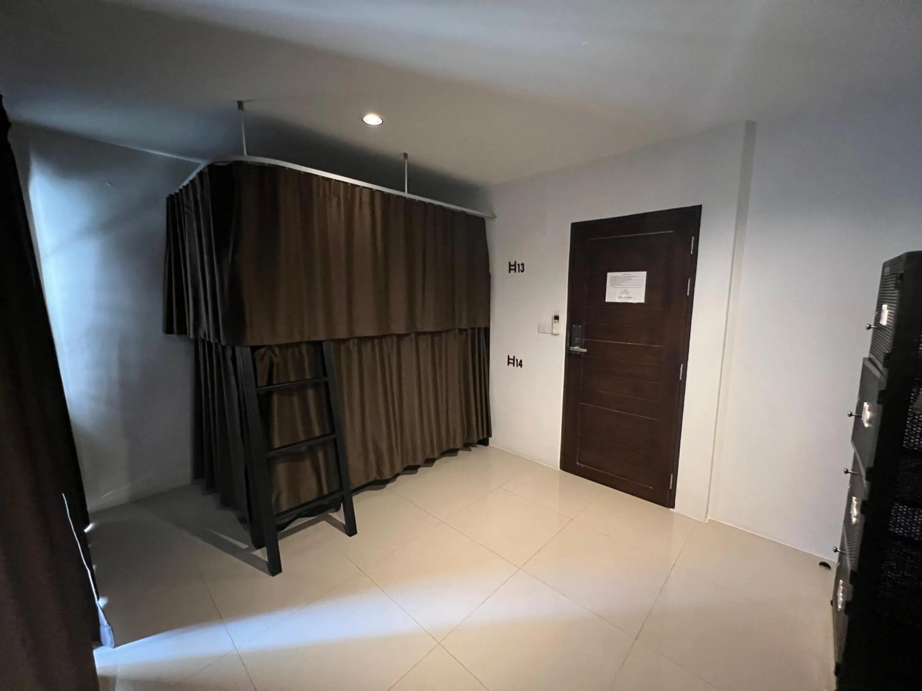 bunk bed, Bed in Litera Hostel