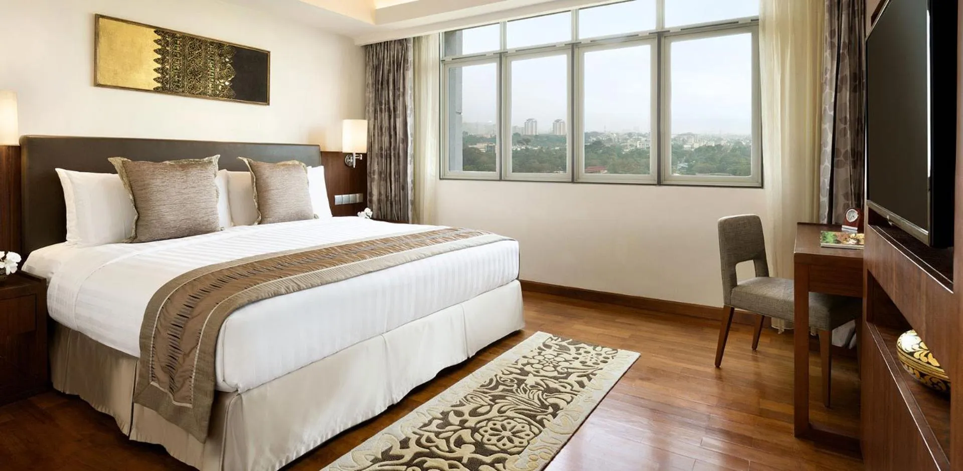 Bedroom, Bed in Shangri-La Serviced Apartments, Yangon