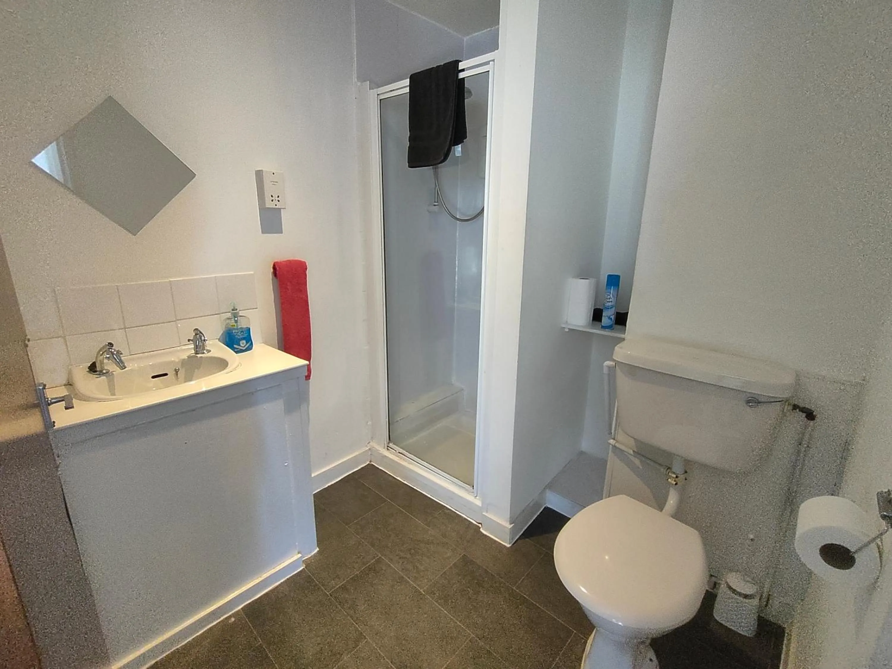 Bathroom in Plymouth Backpackers