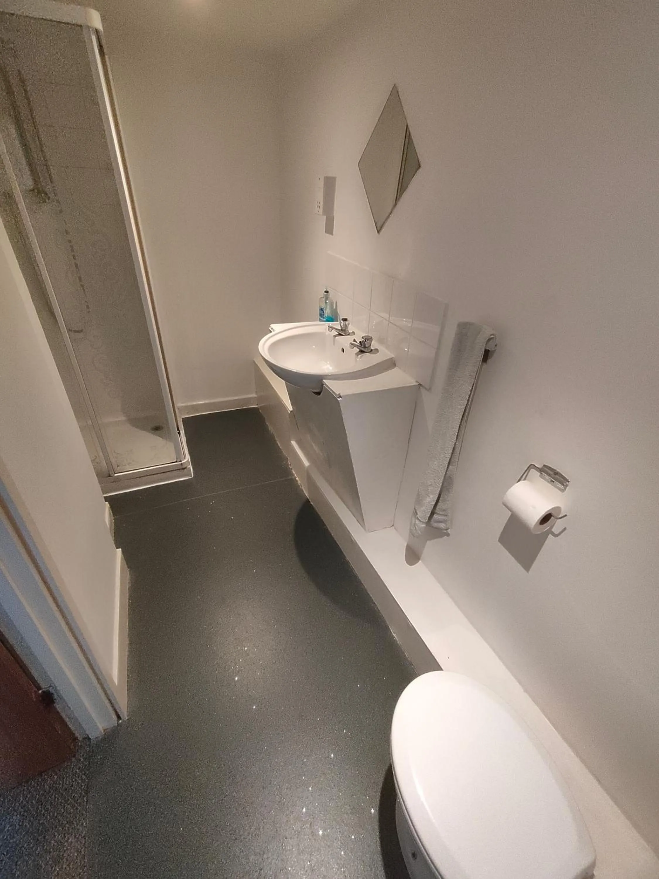 Bathroom in Plymouth Backpackers