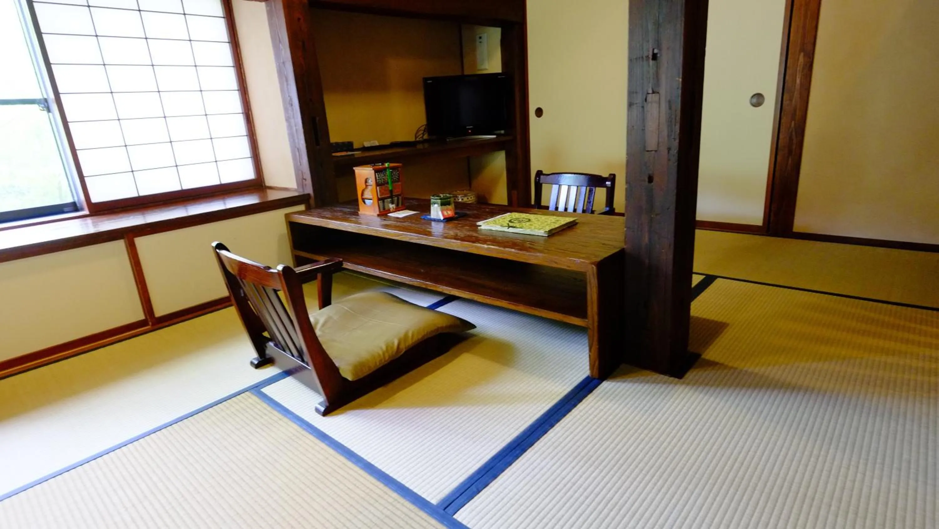Seating area in Yamazatonoiori Soene