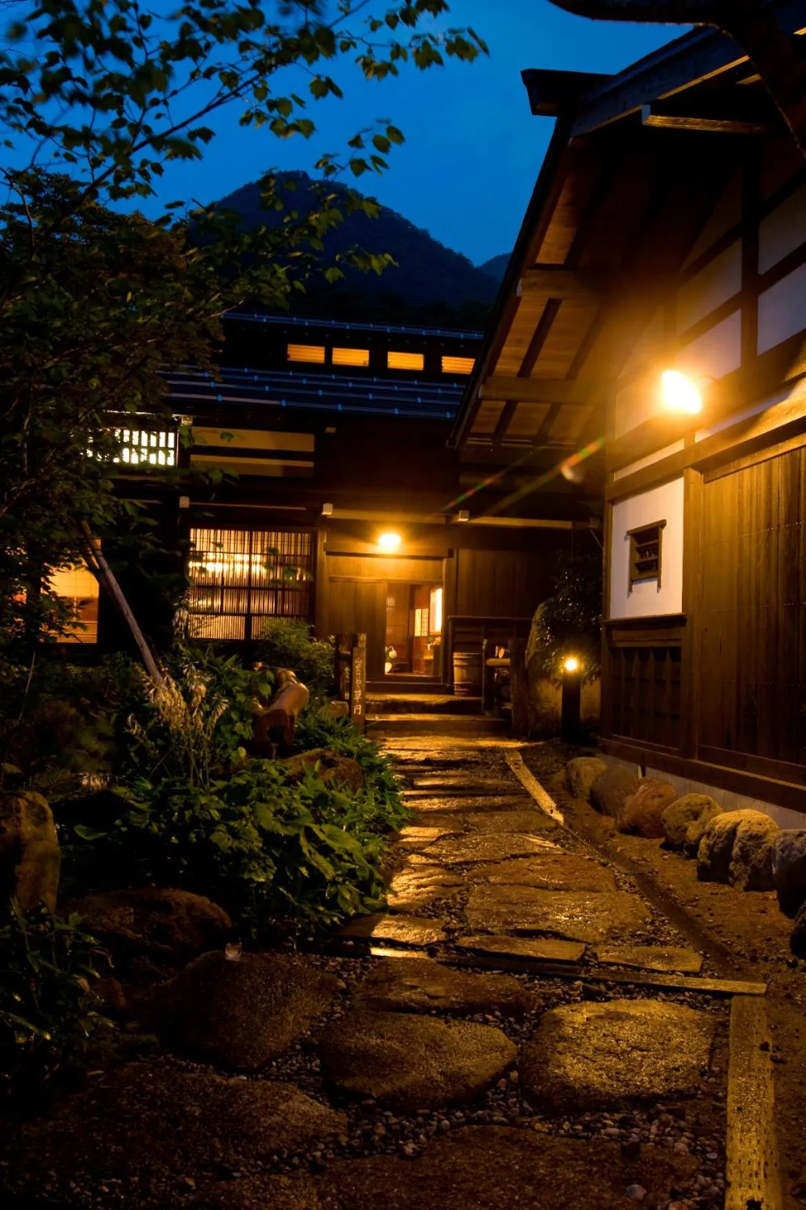 Facade/entrance in Yamazatonoiori Soene