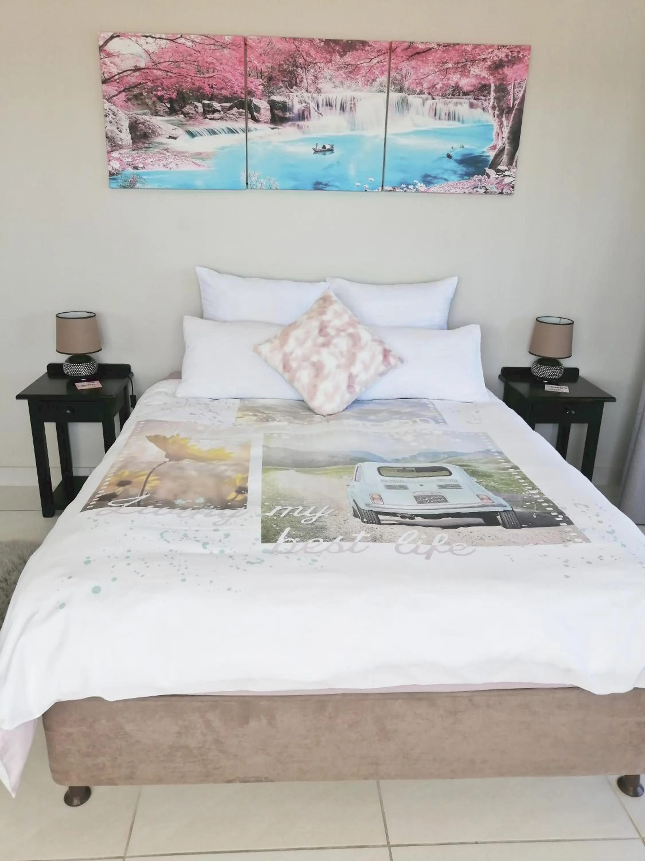 Bedroom in JoJo's BnB