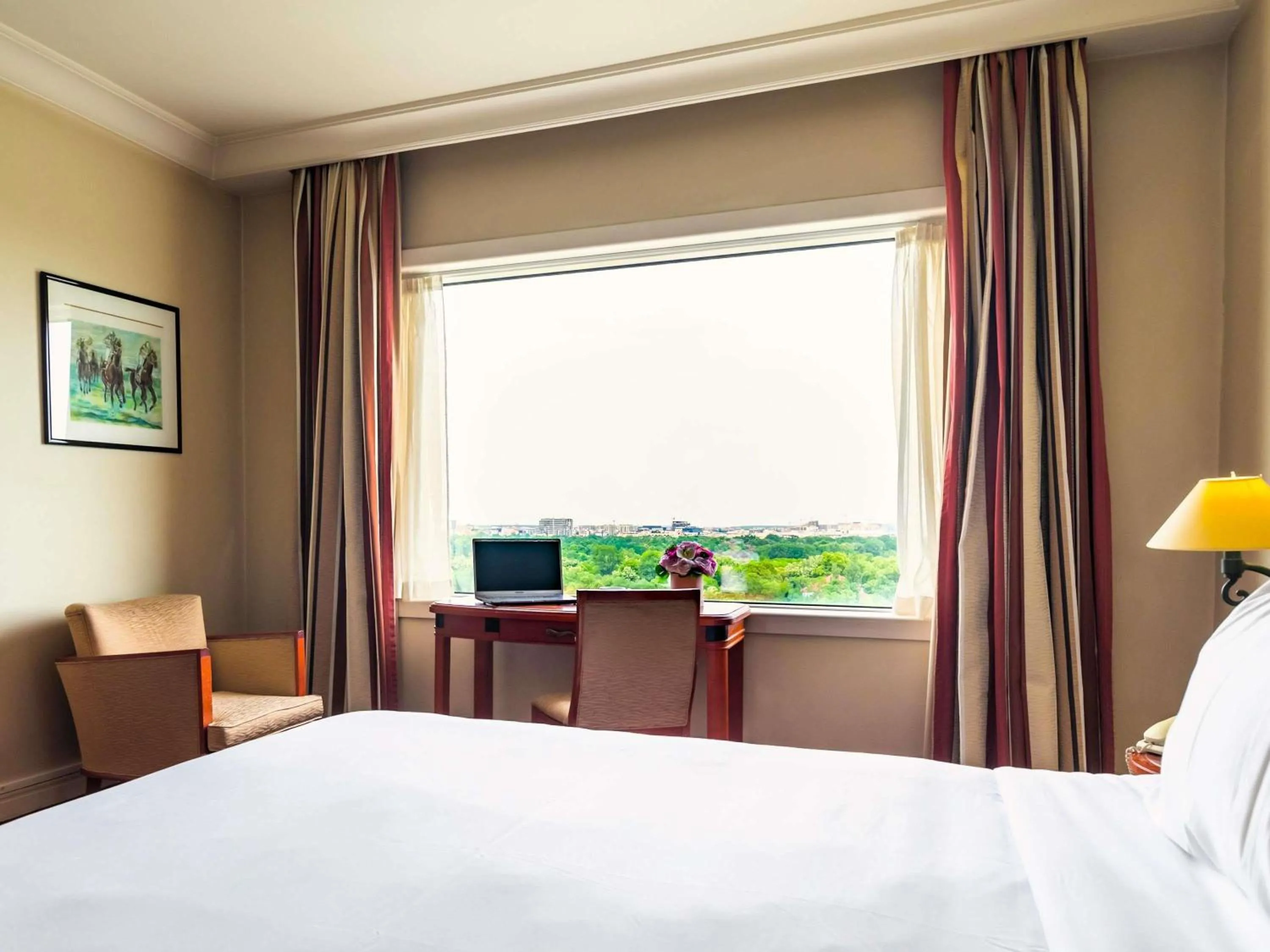 Bedroom, Bed in Pullman Bucharest World Trade Center