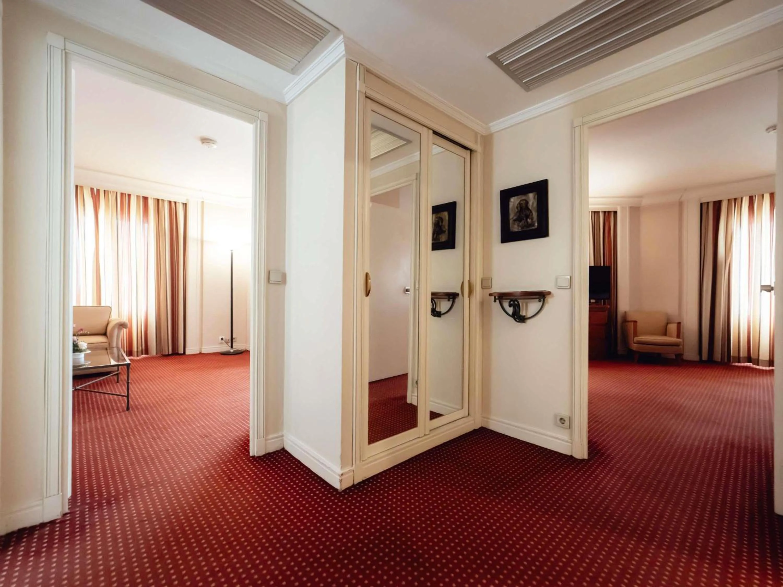 Bedroom in Pullman Bucharest World Trade Center