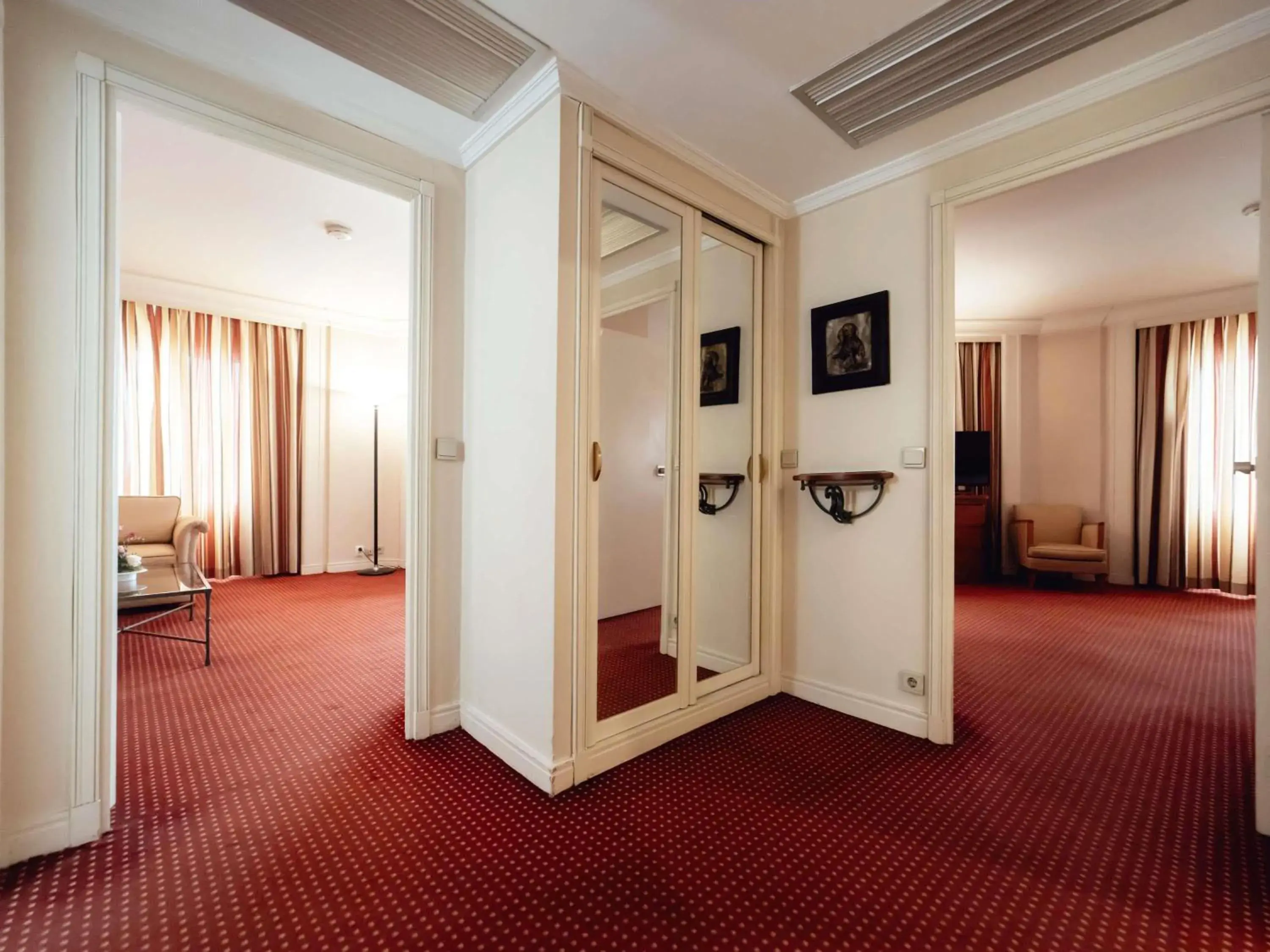 Bedroom in Pullman Bucharest World Trade Center Bedroom in Pullman Bucharest World Trade Center