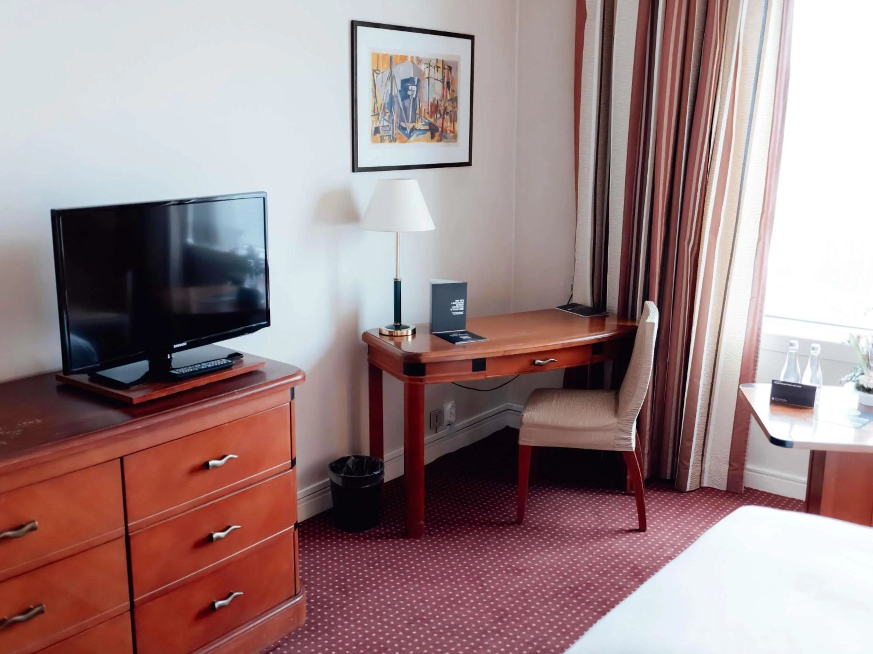 Photo of the whole room, Bed in Pullman Bucharest World Trade Center