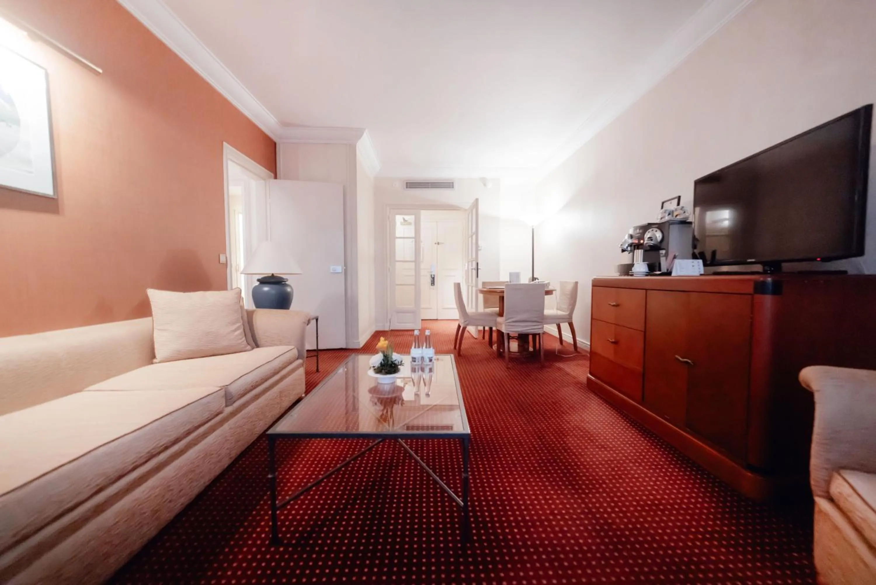 Living room in Pullman Bucharest World Trade Center