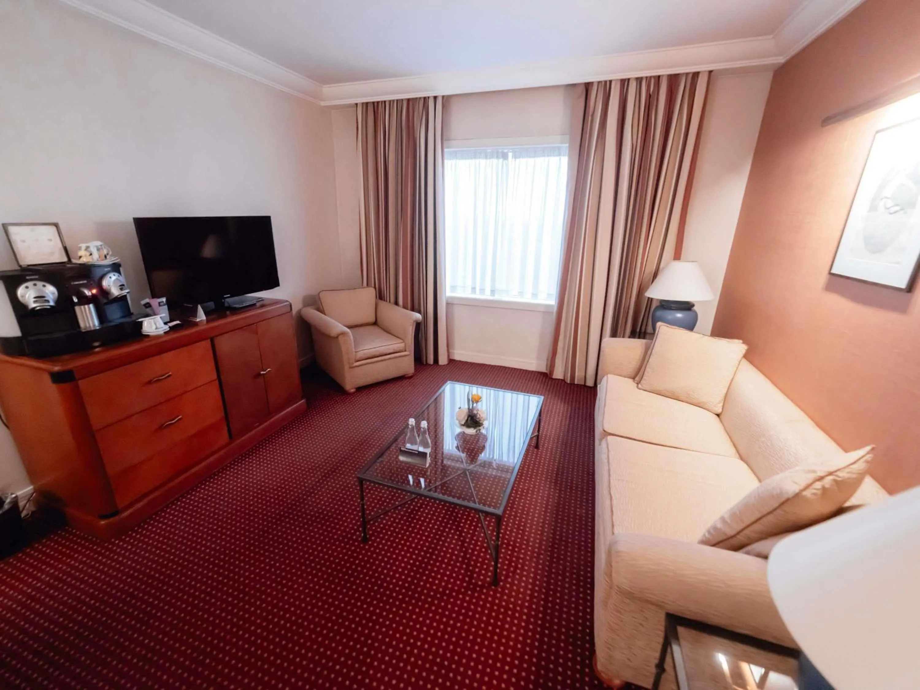 Bedroom, Bed in Pullman Bucharest World Trade Center