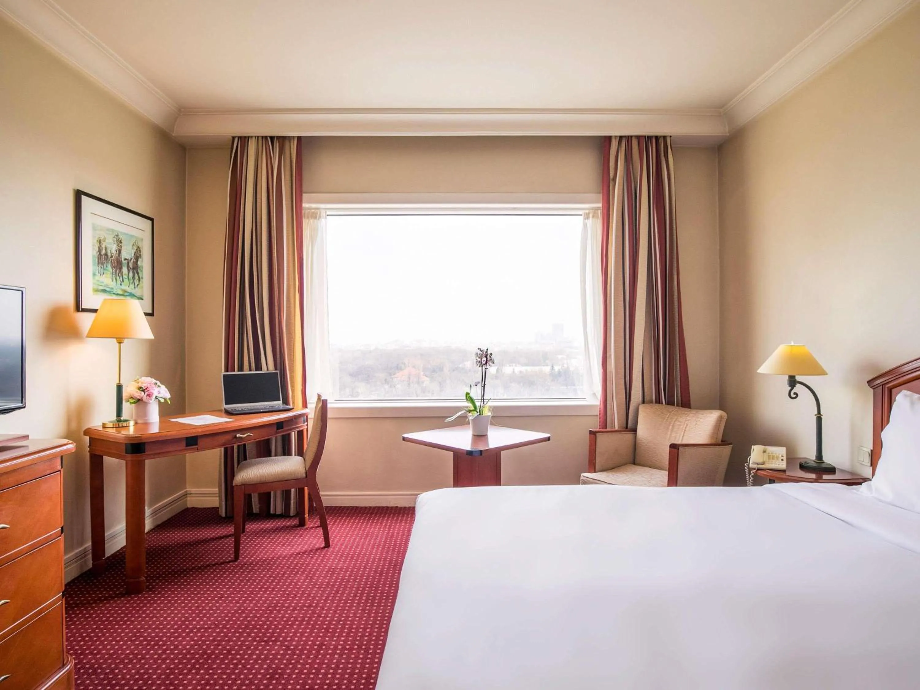 Bedroom, Bed in Pullman Bucharest World Trade Center