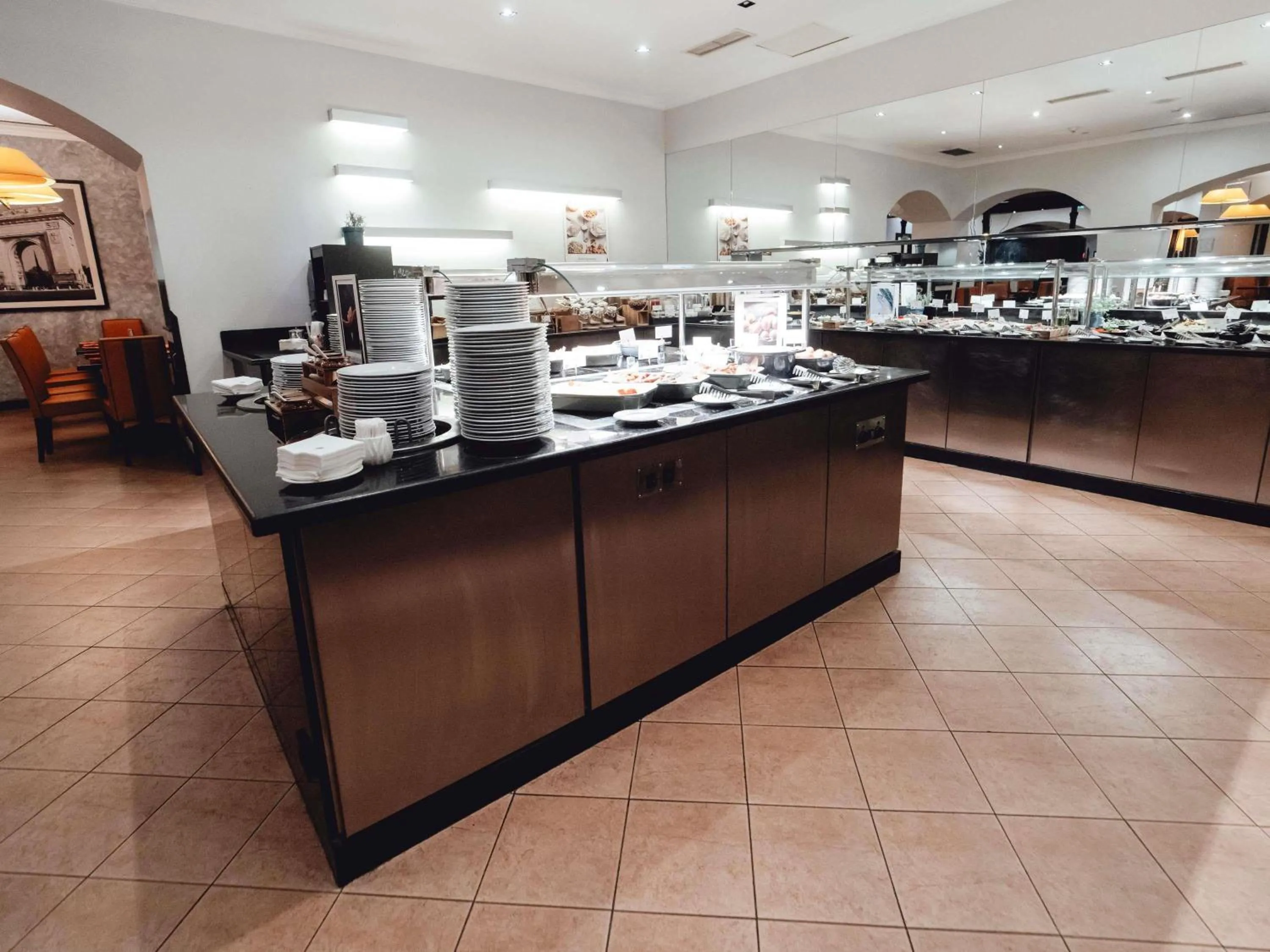 Restaurant/places to eat in Pullman Bucharest World Trade Center