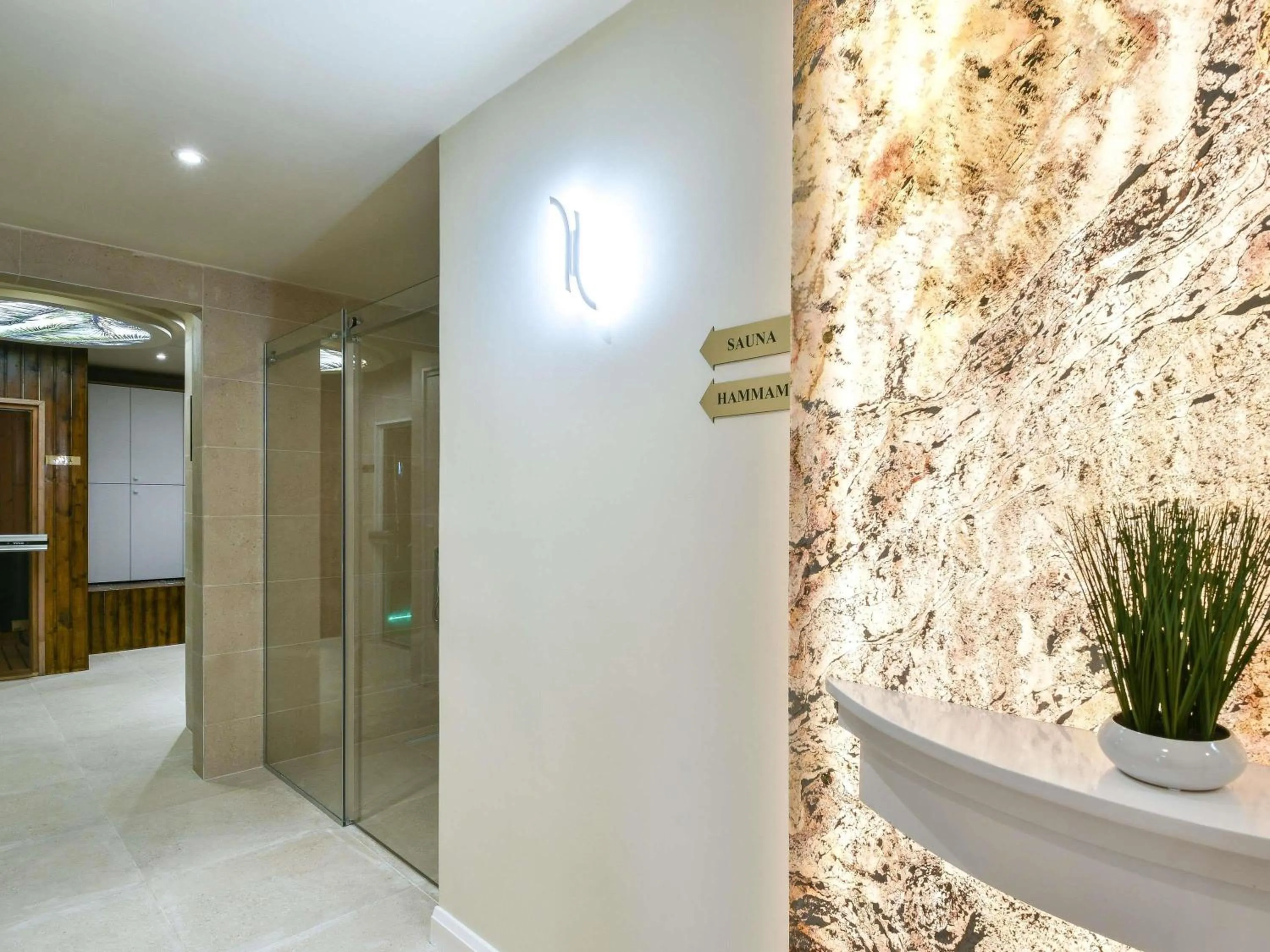 Fitness centre/facilities in Pullman Bucharest World Trade Center