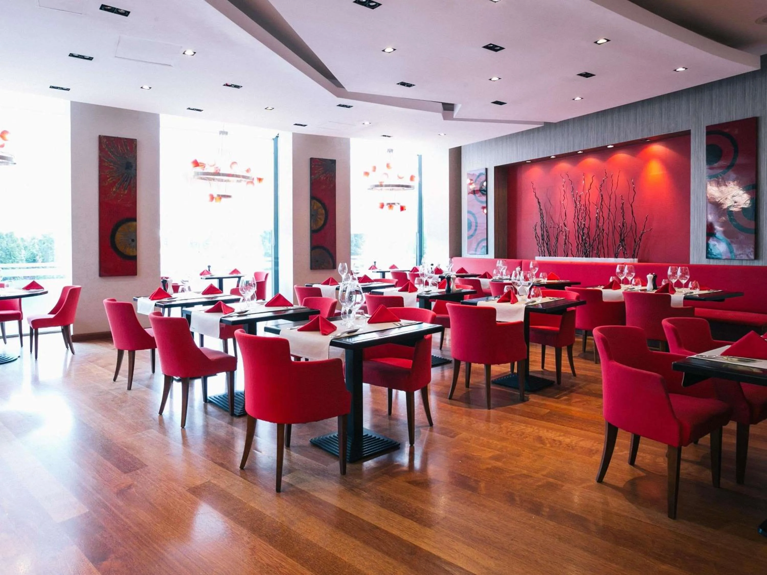 Restaurant/places to eat in Pullman Bucharest World Trade Center