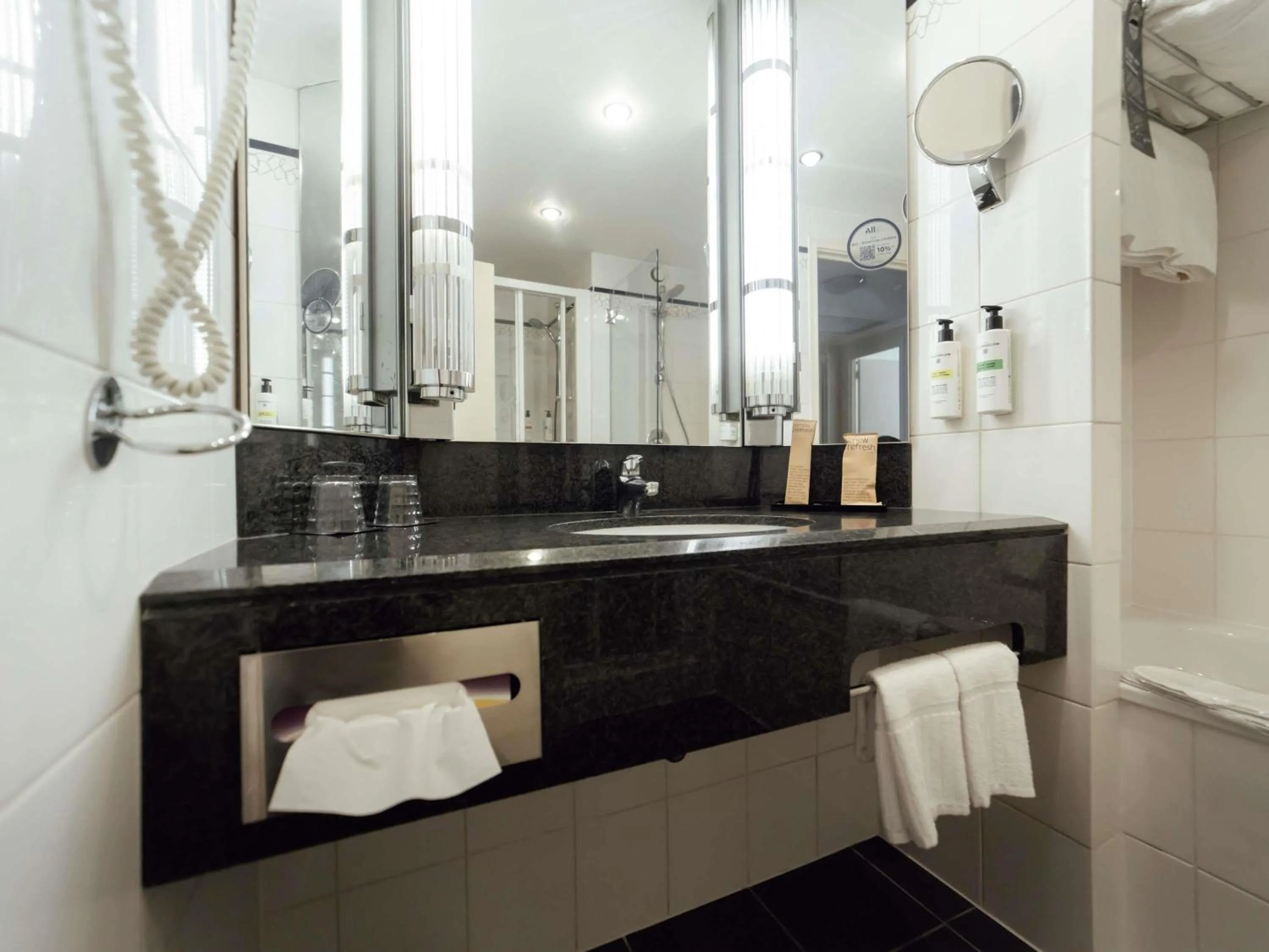 Bedroom in Pullman Bucharest World Trade Center