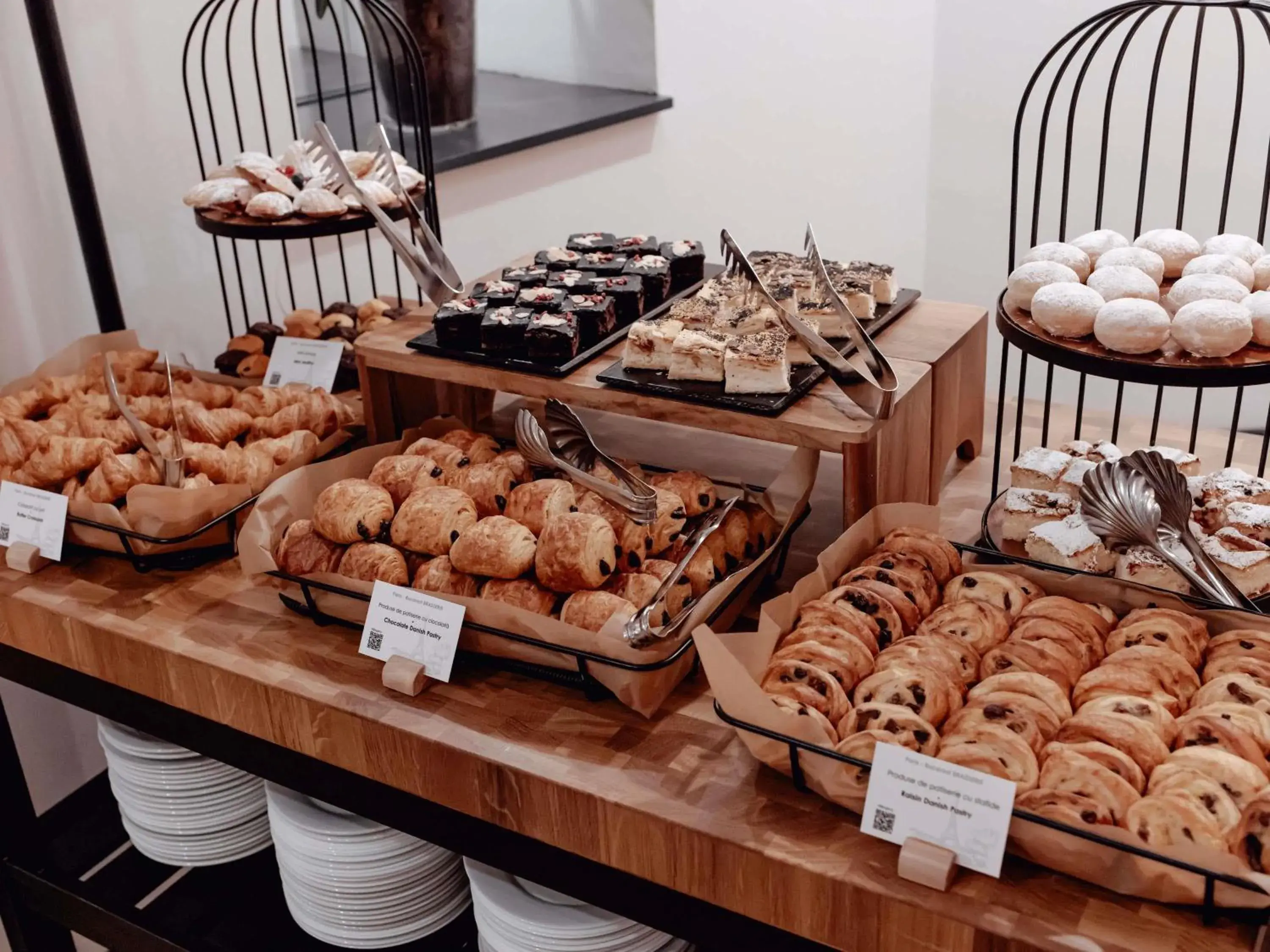 Restaurant/places to eat in Pullman Bucharest World Trade Center Restaurant/places to eat in Pullman Bucharest World Trade Center