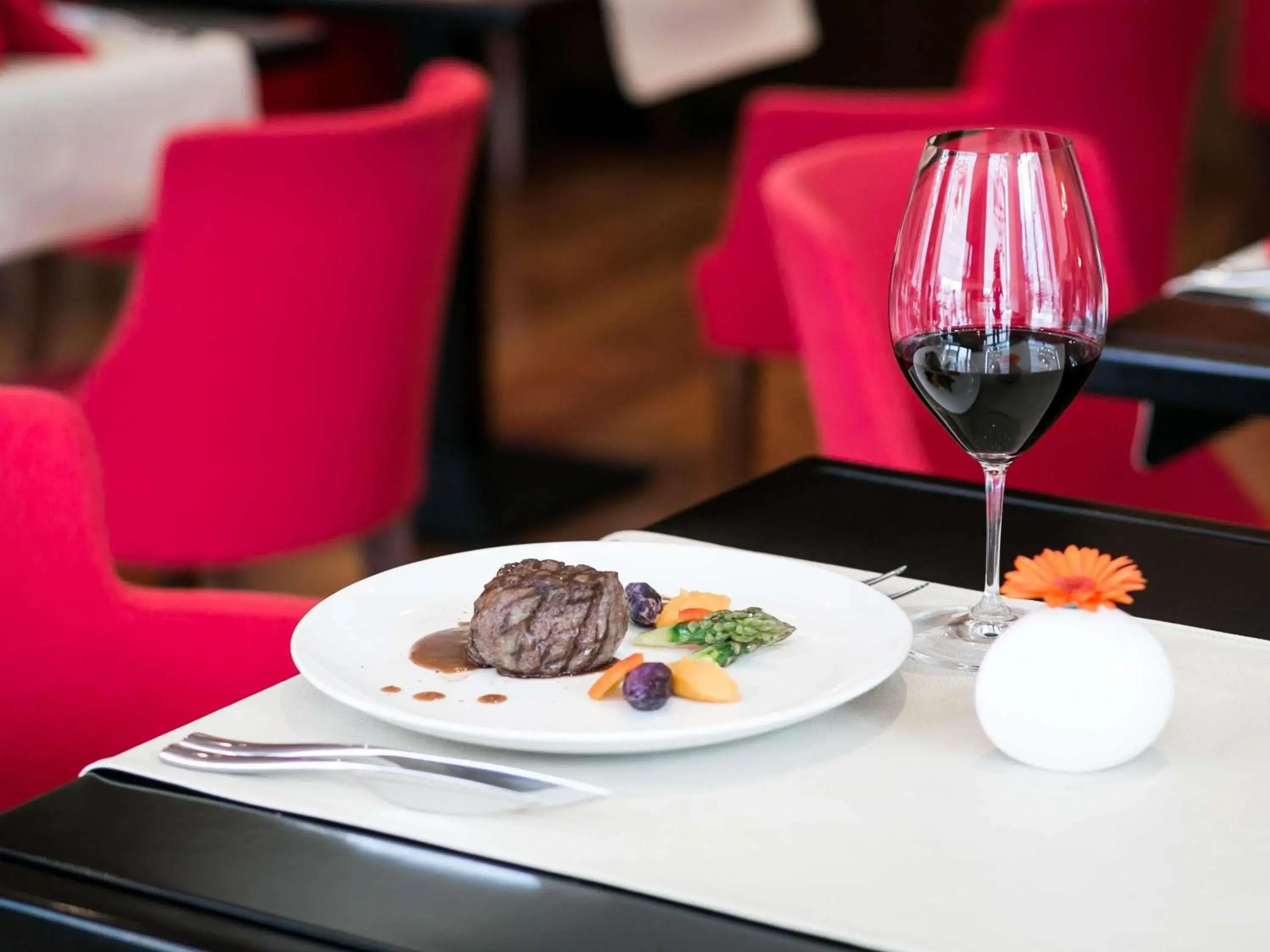 Restaurant/places to eat in Pullman Bucharest World Trade Center Restaurant/places to eat in Pullman Bucharest World Trade Center