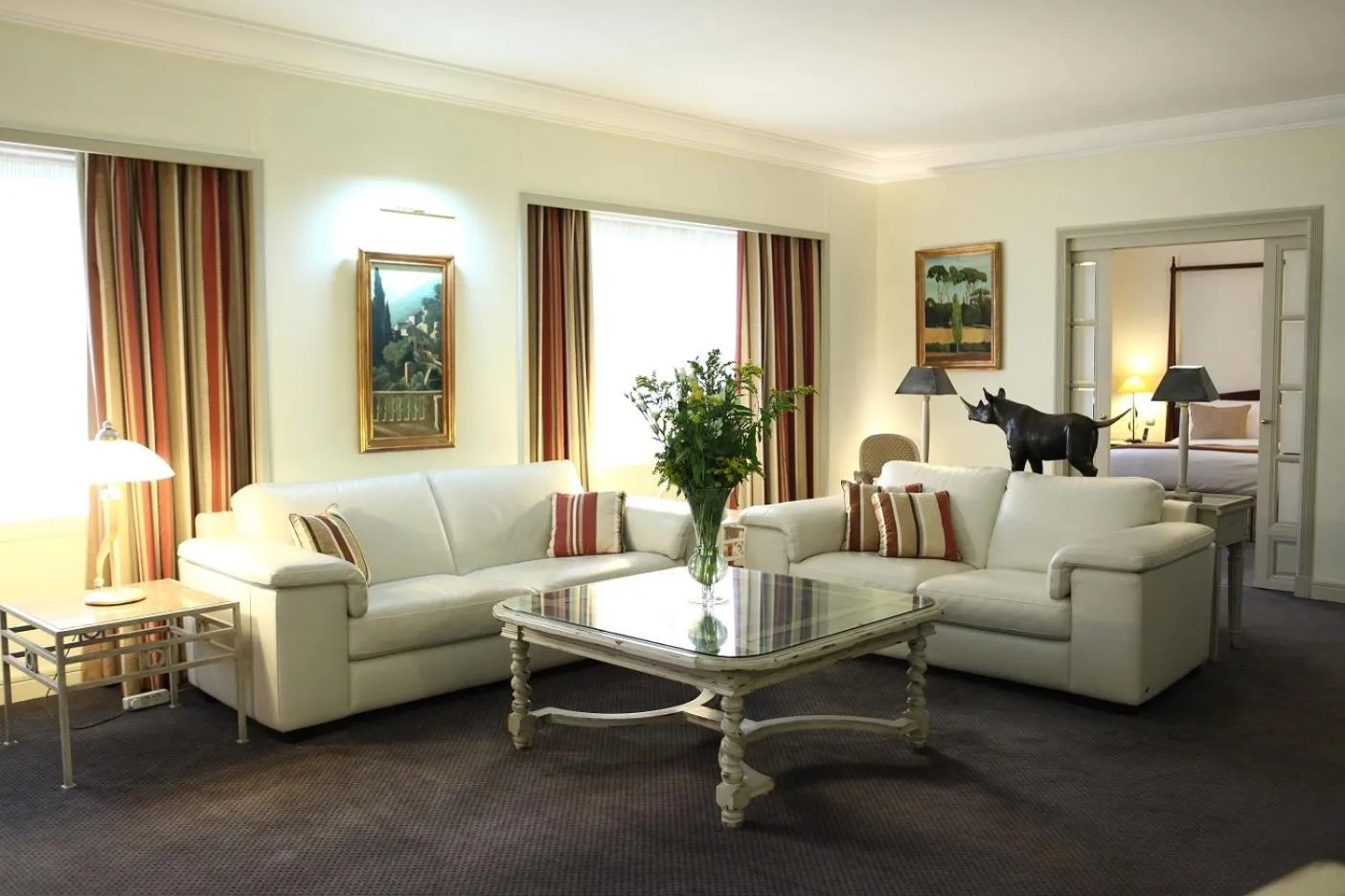 Living room in Pullman Bucharest World Trade Center