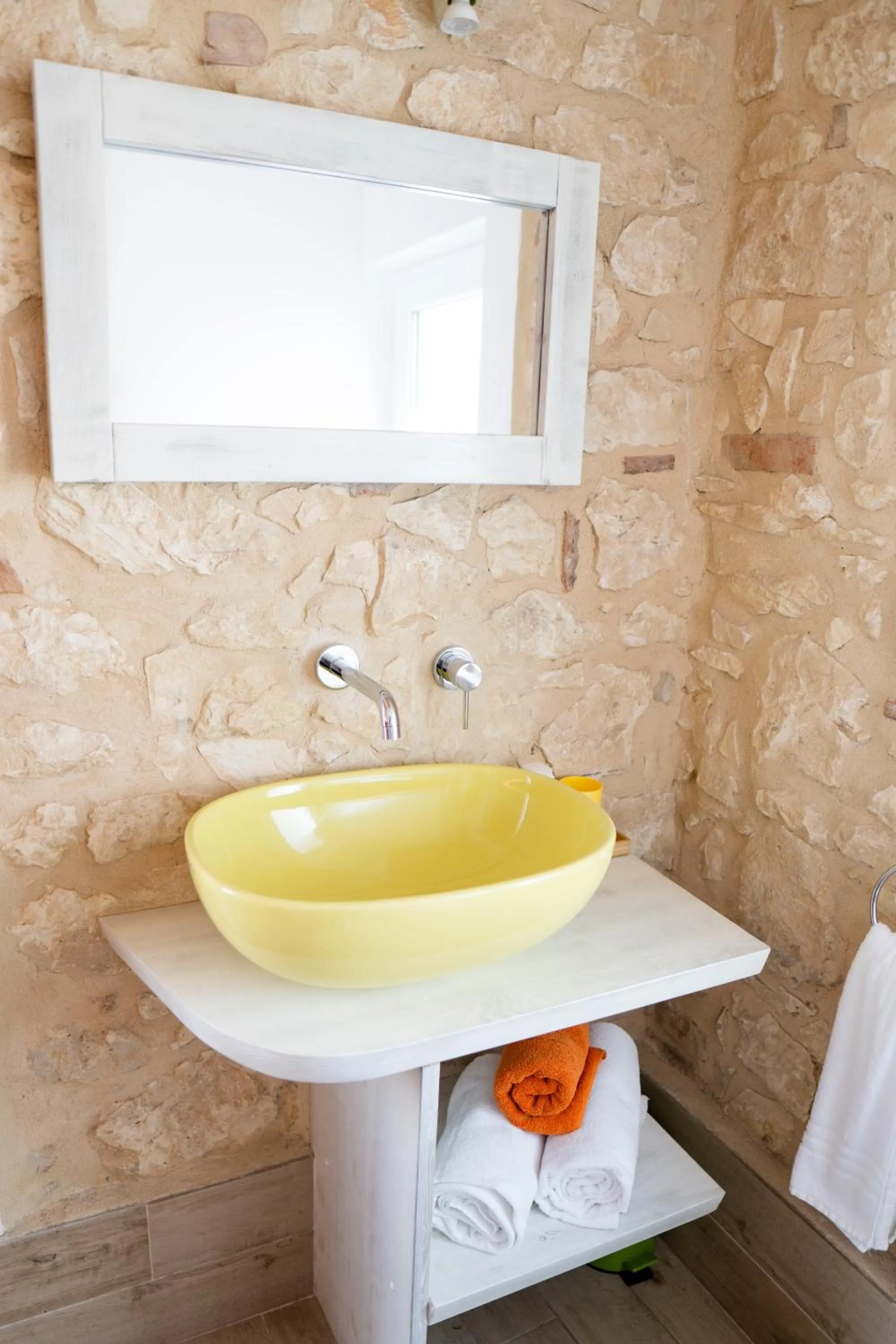 Bathroom in Romeo Giulietta