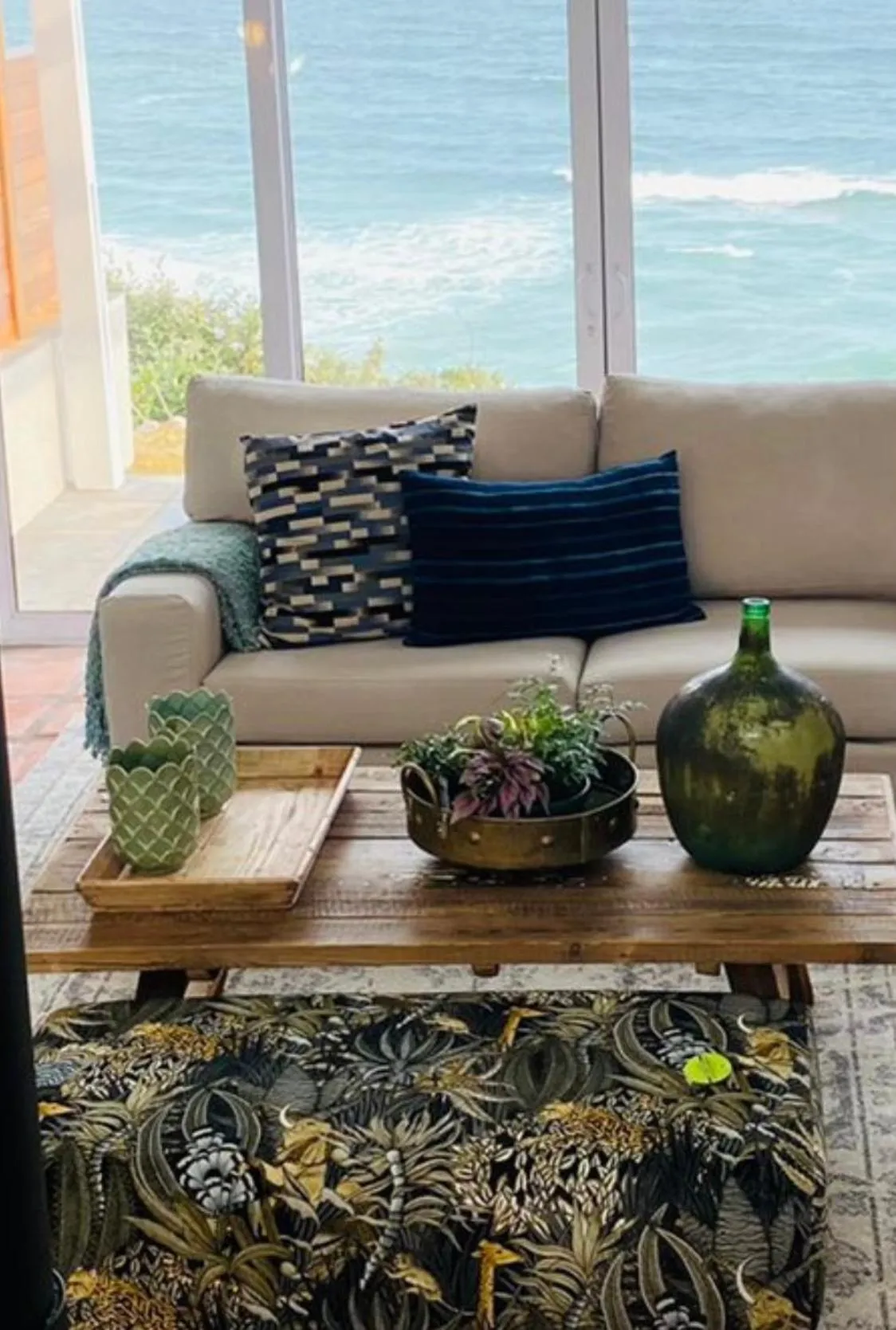 Lounge or bar in Mes Amis Beach Guest House