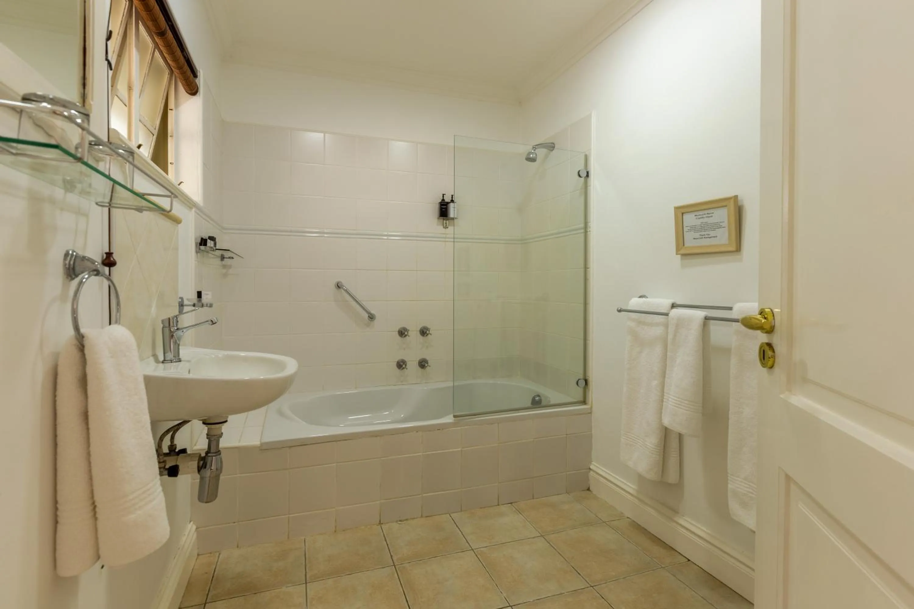 Shower in Moorcroft Manor Boutique Country Hotel